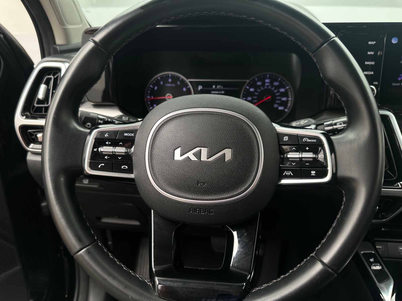 Thumbnail: 2022 Kia Sorento - 4