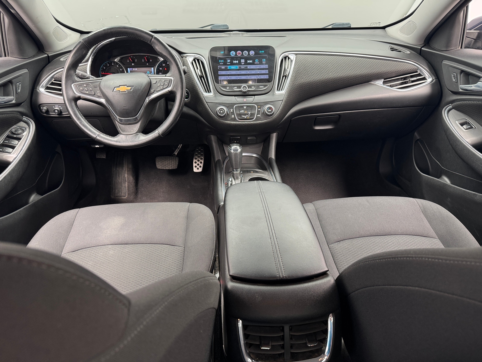 Thumbnail: 2017 Chevrolet Malibu - 3