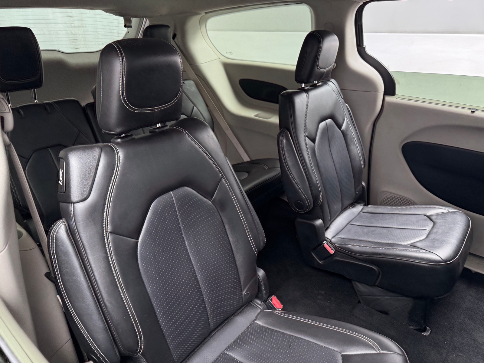 Thumbnail: 2023 Chrysler Pacifica - 5