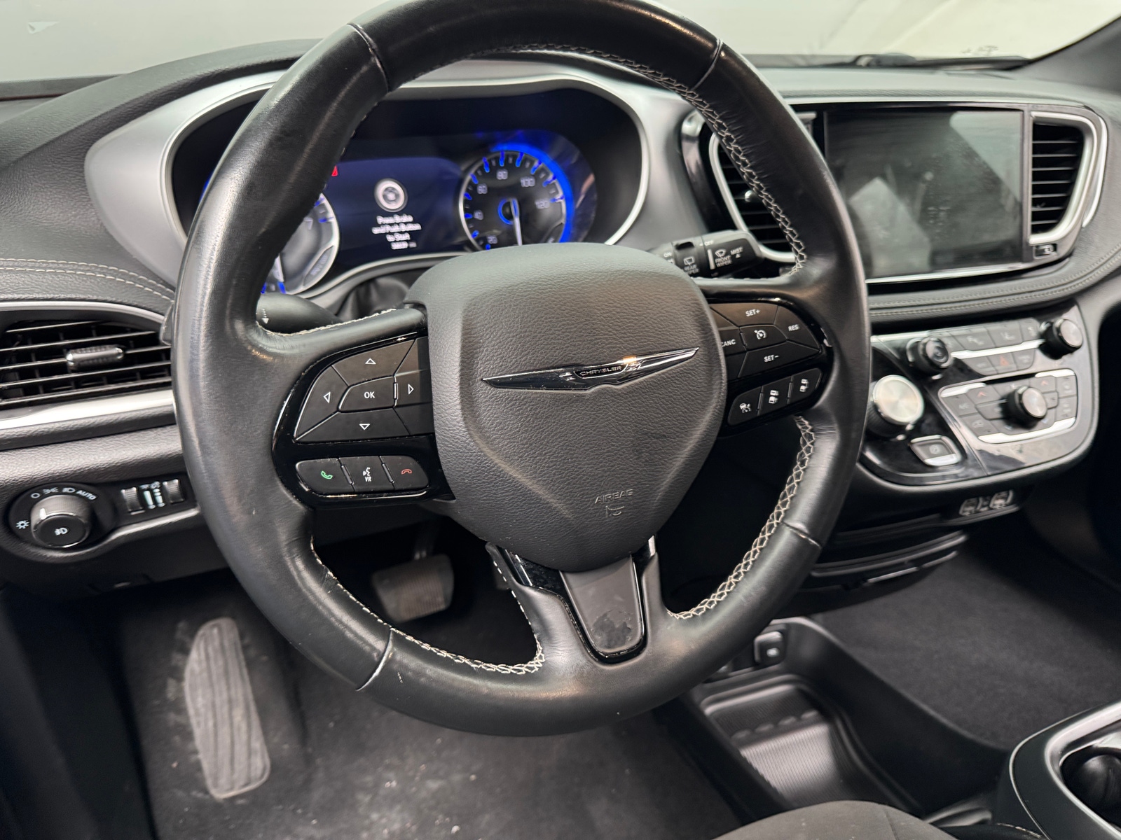 Thumbnail: 2021 Chrysler Pacifica - 5