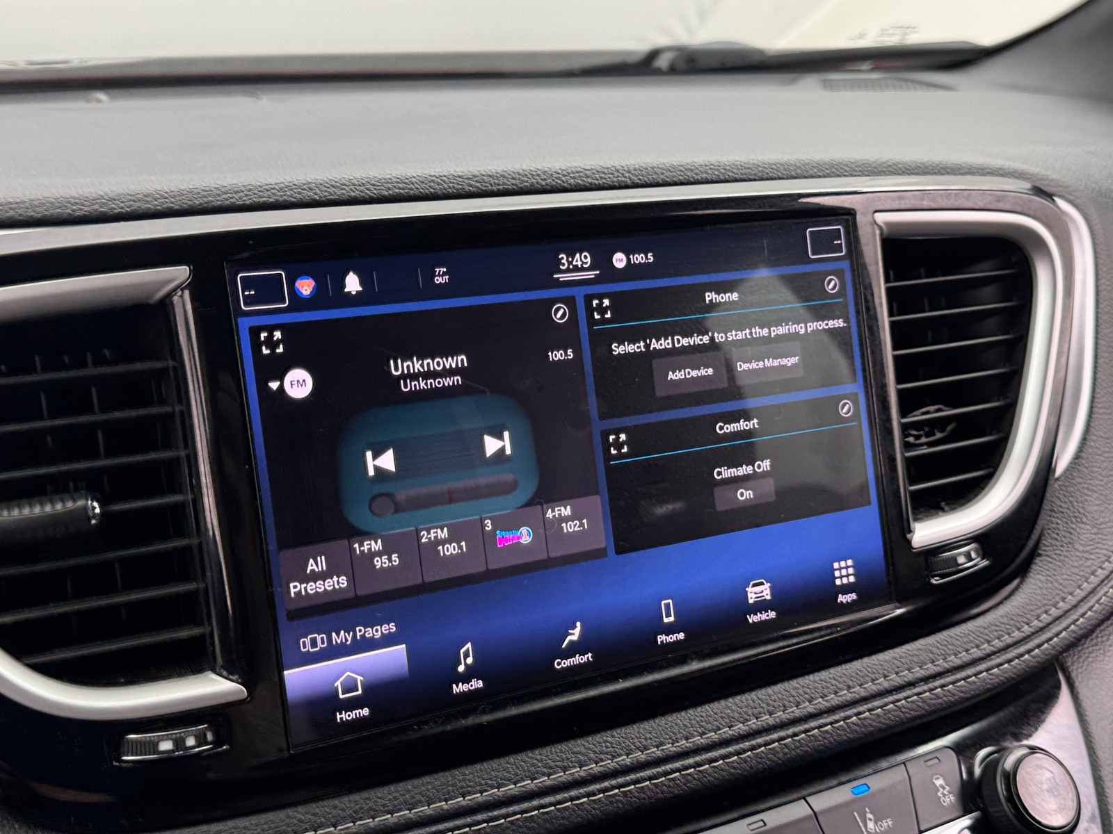Thumbnail: 2021 Chrysler Pacifica - 4