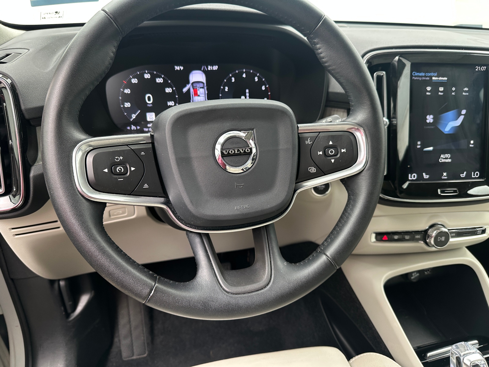 Thumbnail: 2020 Volvo XC40 - 4
