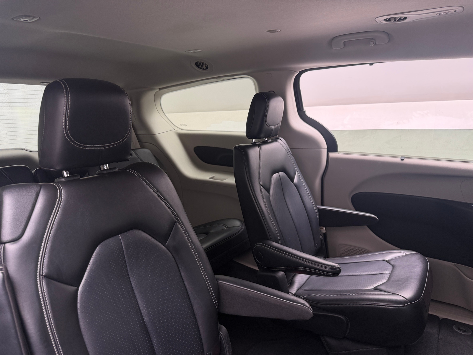 Thumbnail: 2023 Chrysler Pacifica - 5