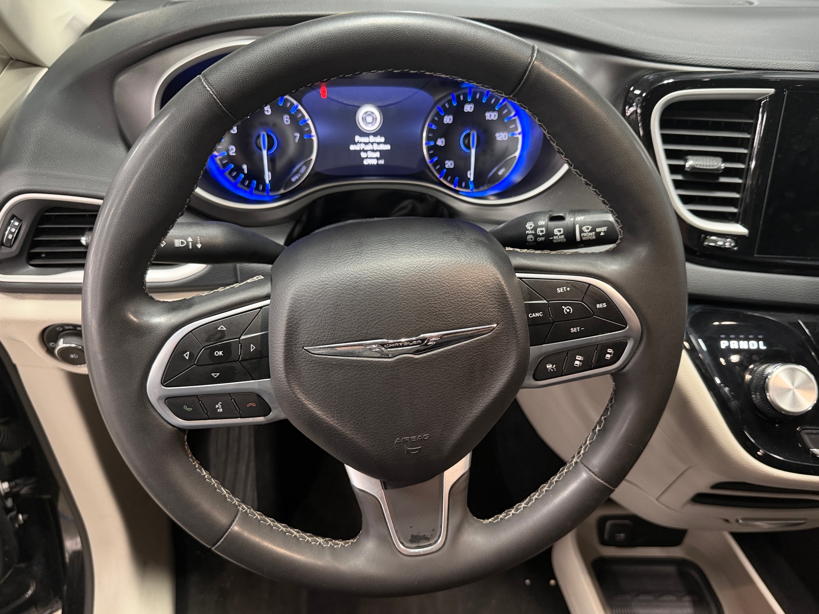 Thumbnail: 2023 Chrysler Pacifica - 4