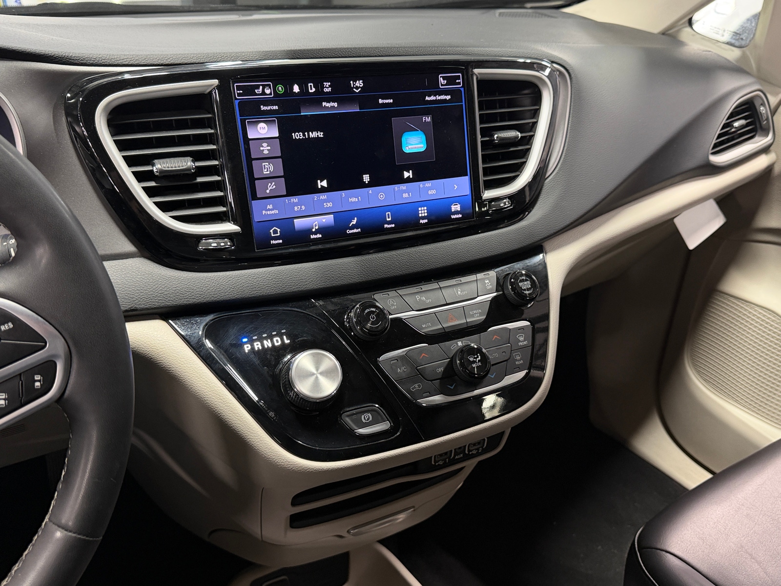Thumbnail: 2023 Chrysler Pacifica - 3