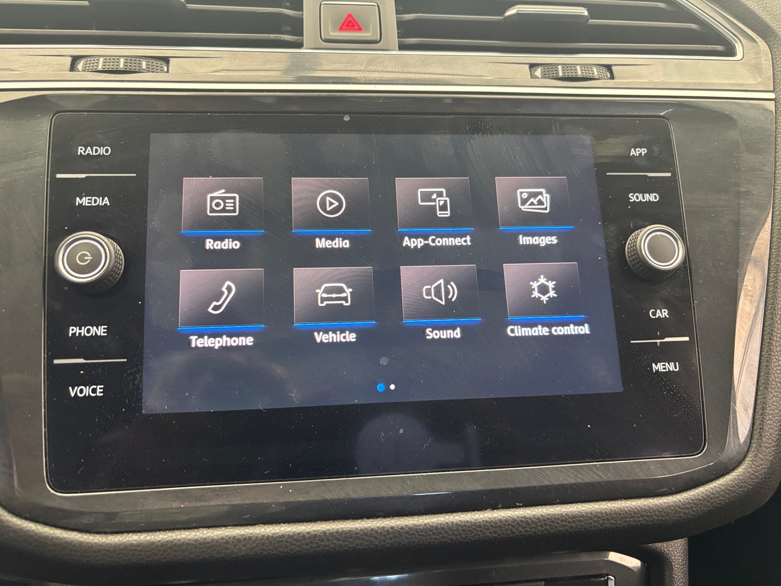 Thumbnail: 2018 Volkswagen Tiguan - 3
