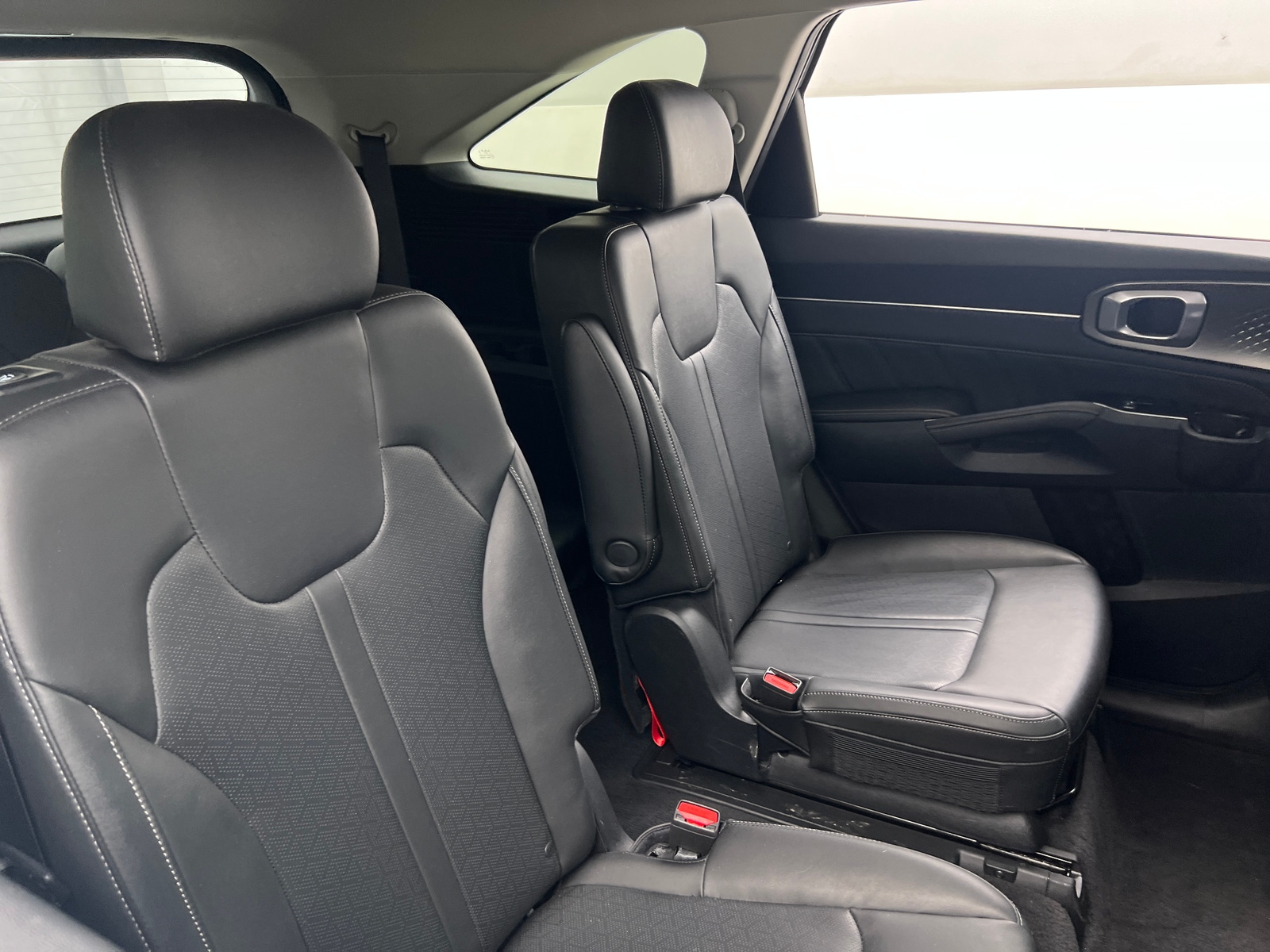 Thumbnail: 2023 Kia Sorento - 5