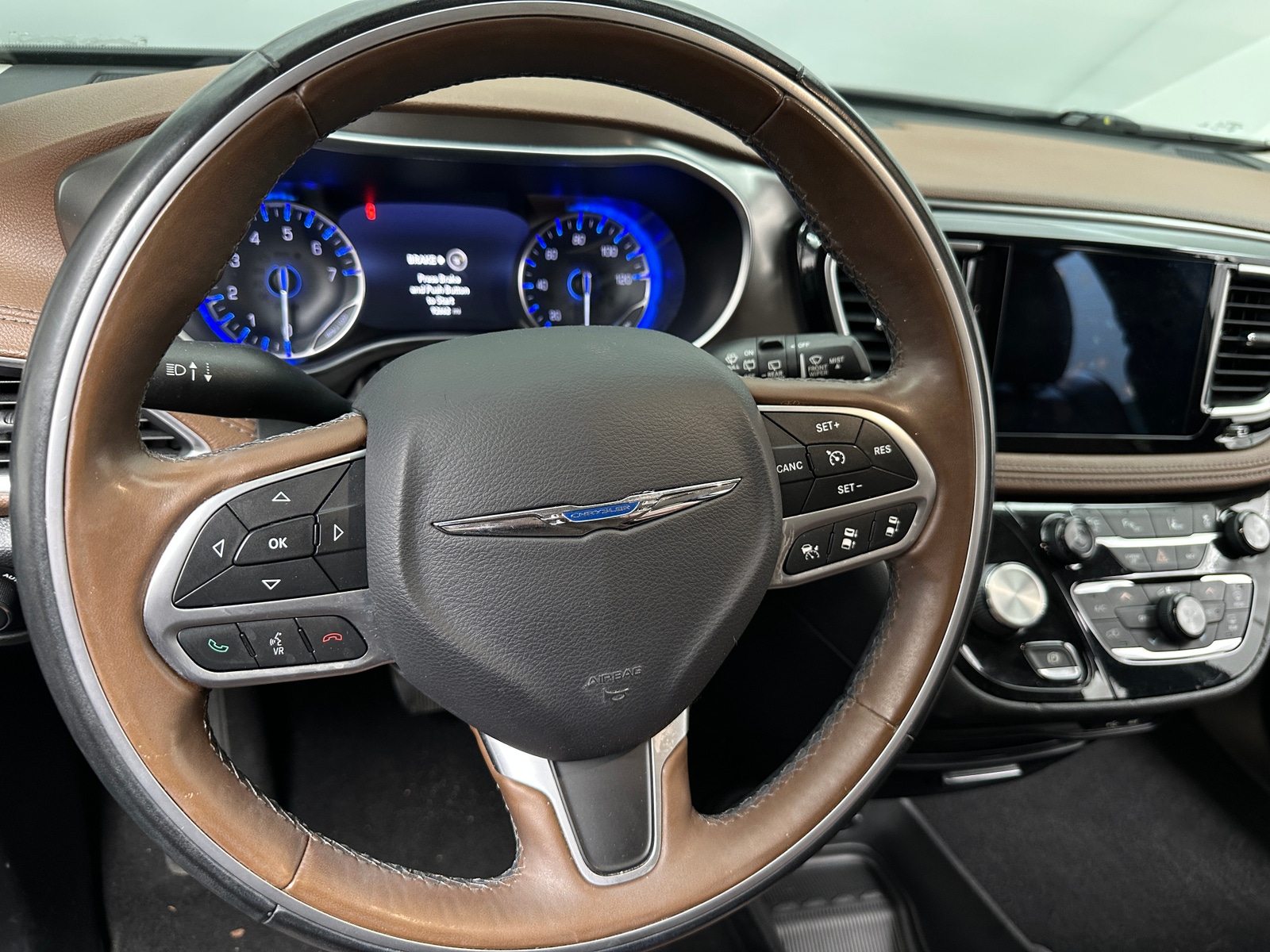 Thumbnail: 2017 Chrysler Pacifica - 4