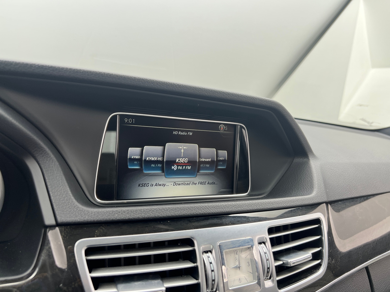 Thumbnail: 2016 Mercedes-Benz E-Class - 4