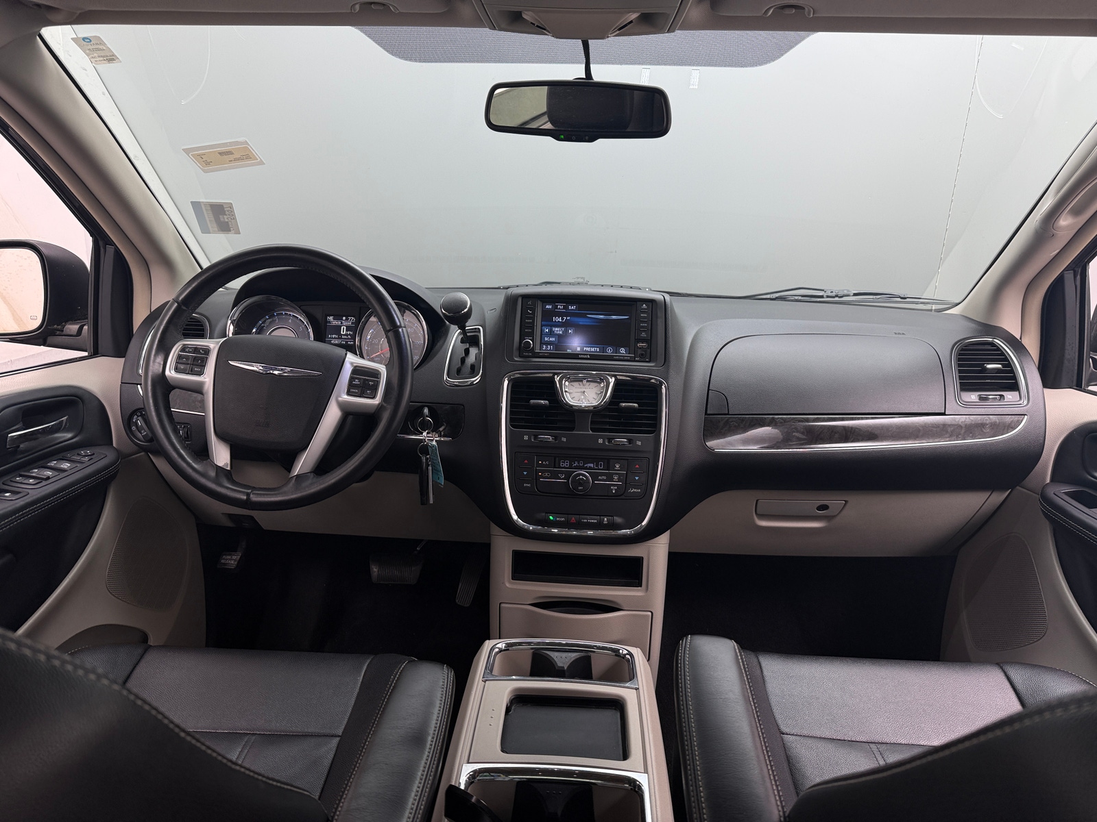 Thumbnail: 2016 Chrysler Town & Country - 2