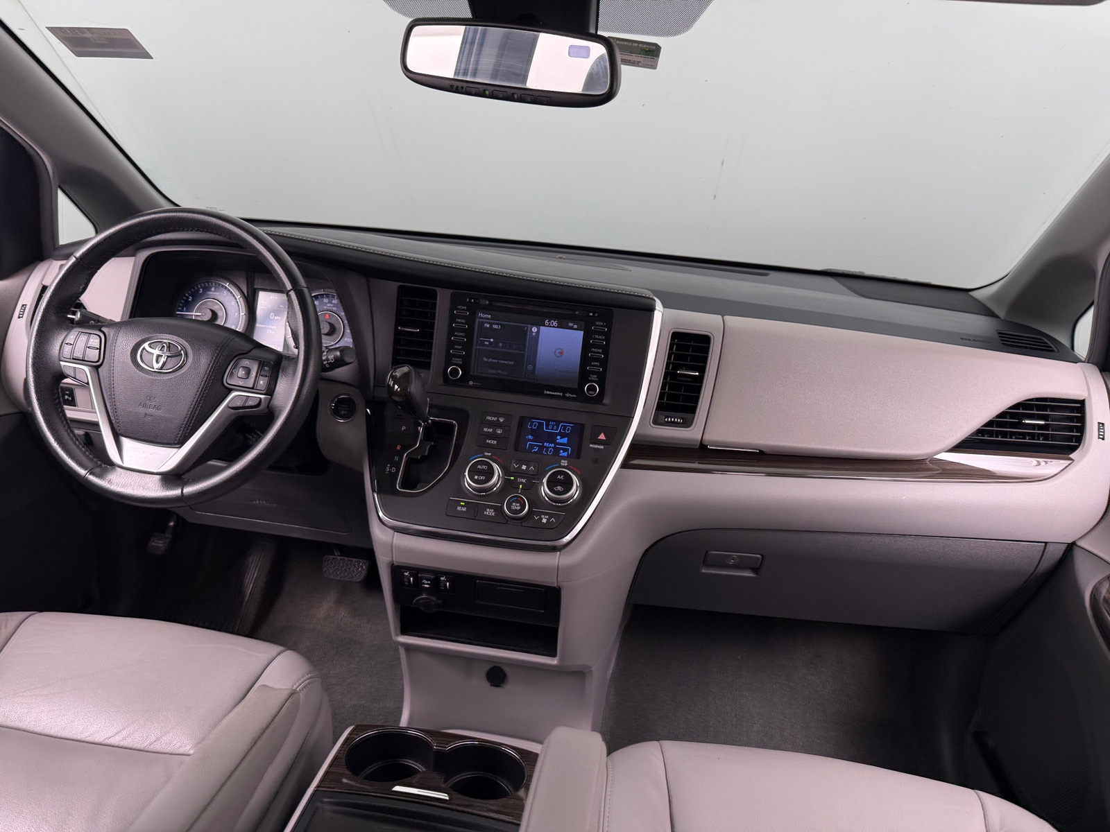 Thumbnail: 2018 Toyota Sienna - 2