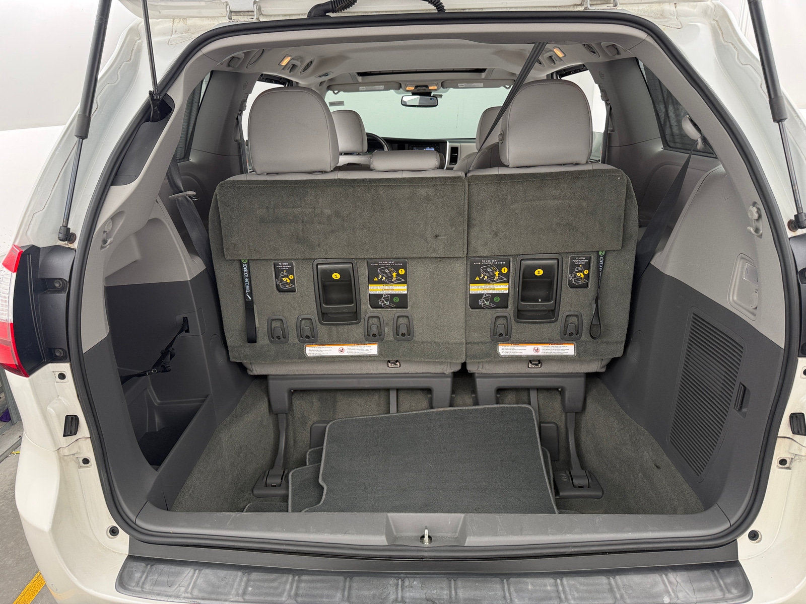 Thumbnail: 2018 Toyota Sienna - 6