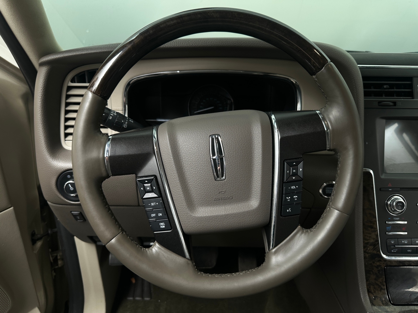 Thumbnail: 2017 Lincoln Navigator - 4