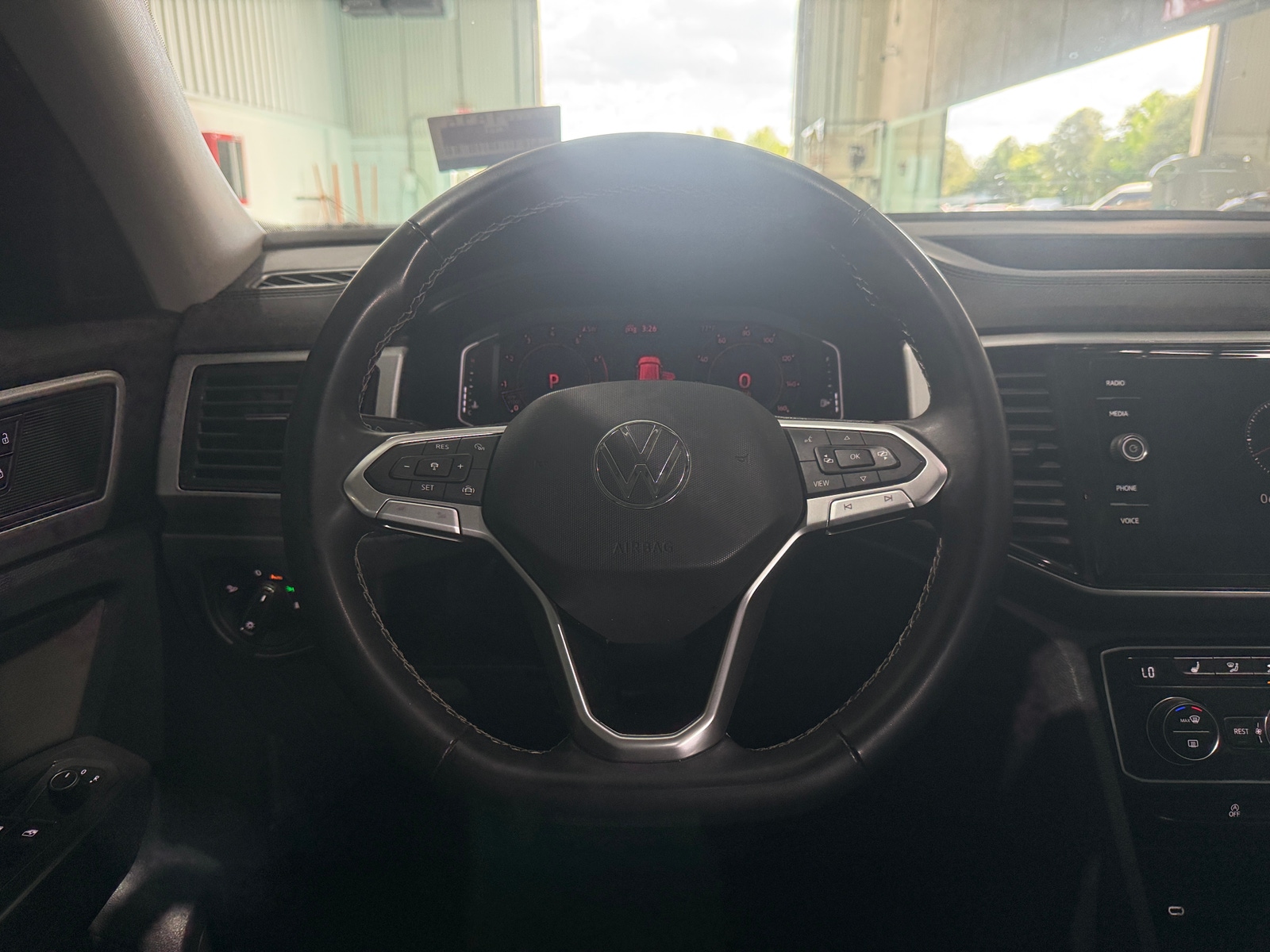 Thumbnail: 2022 Volkswagen Atlas - 4