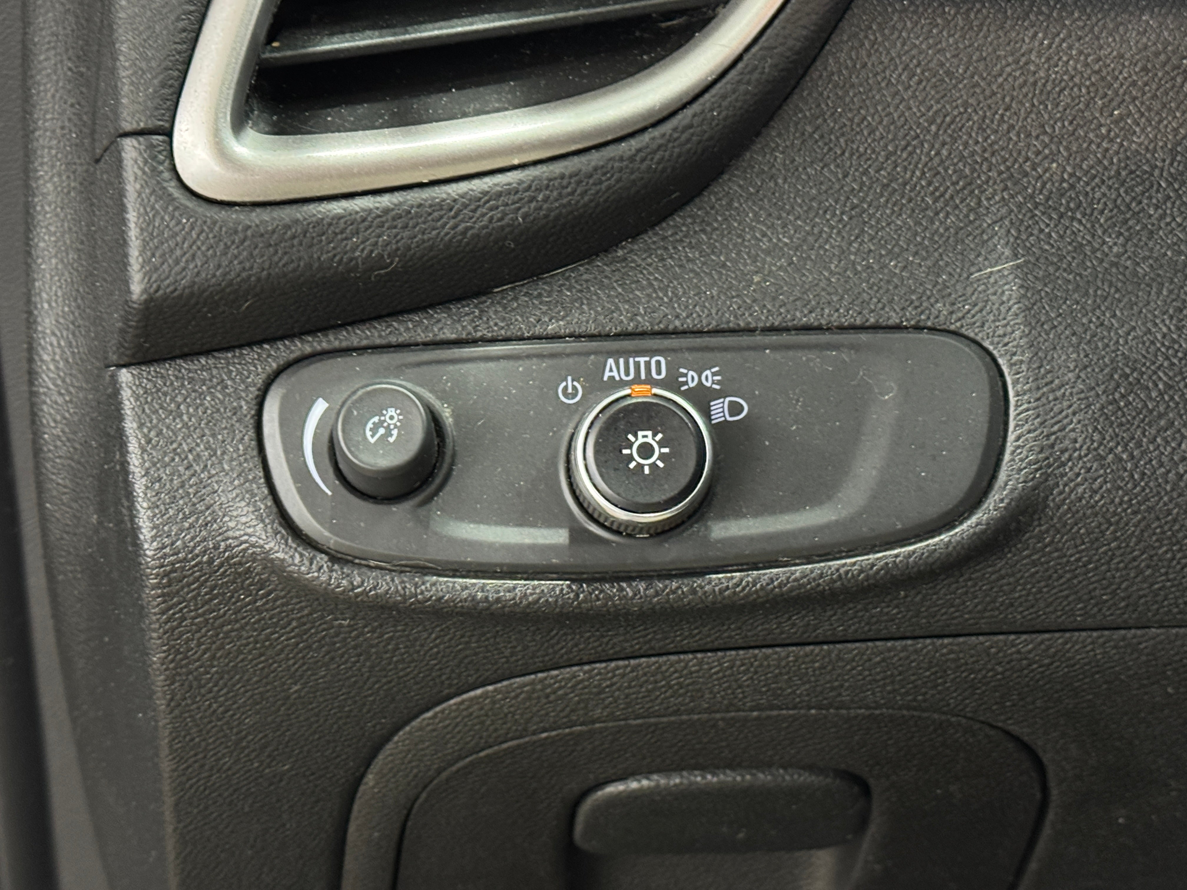 Used 2018 Chevrolet Trax LS with VIN 3GNCJKSB5JL149245 for sale in Auburn, WA