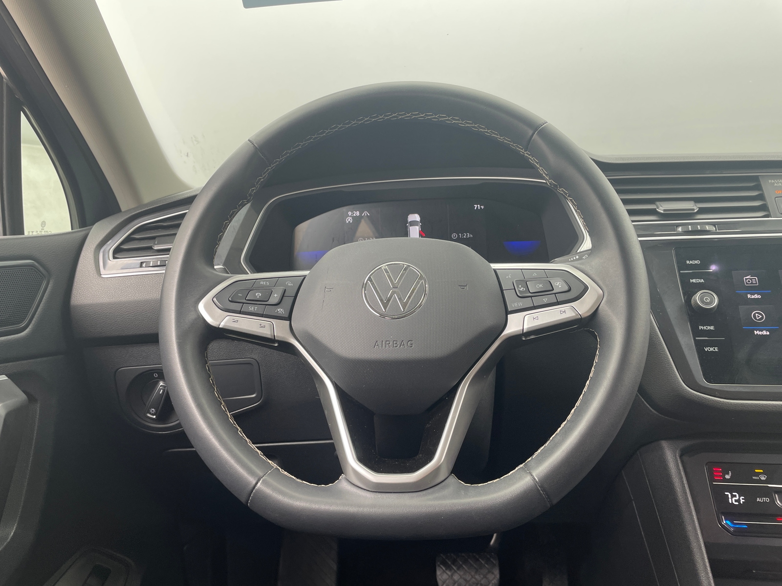Thumbnail: 2024 Volkswagen Tiguan - 4
