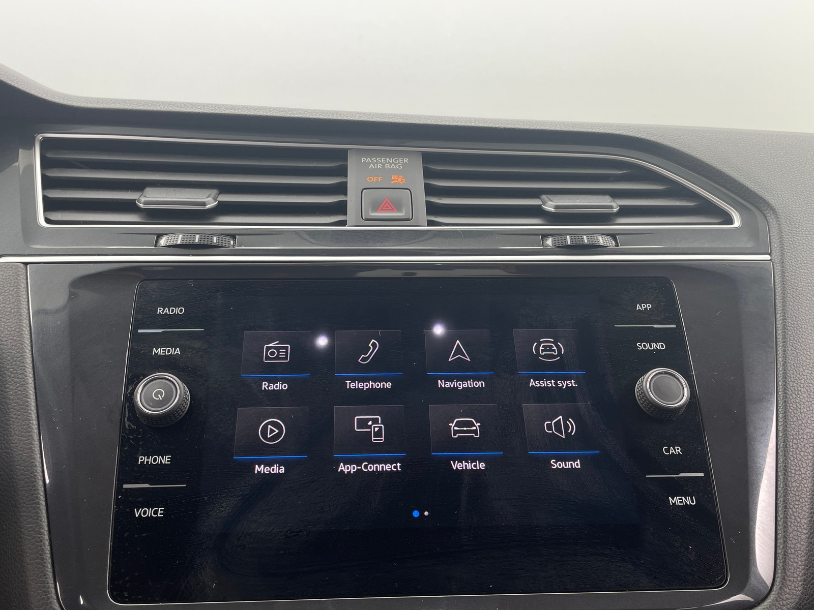 Thumbnail: 2024 Volkswagen Tiguan - 3