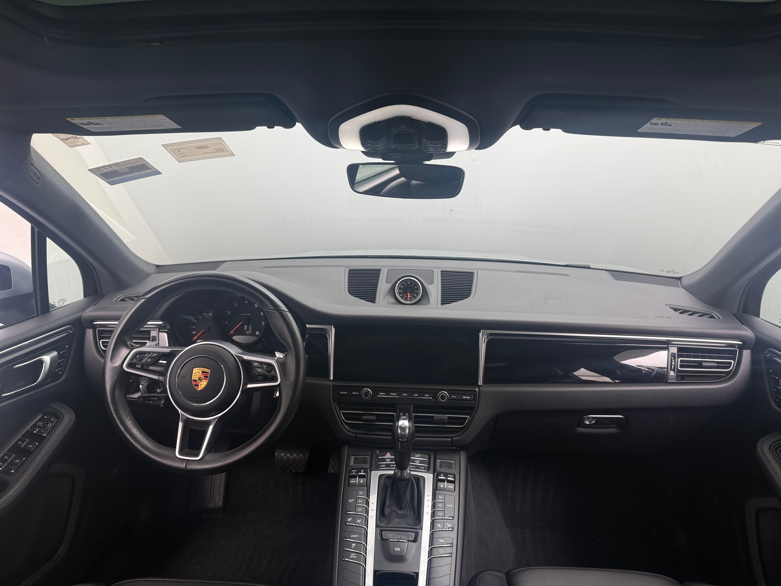Thumbnail: 2020 Porsche Macan - 2