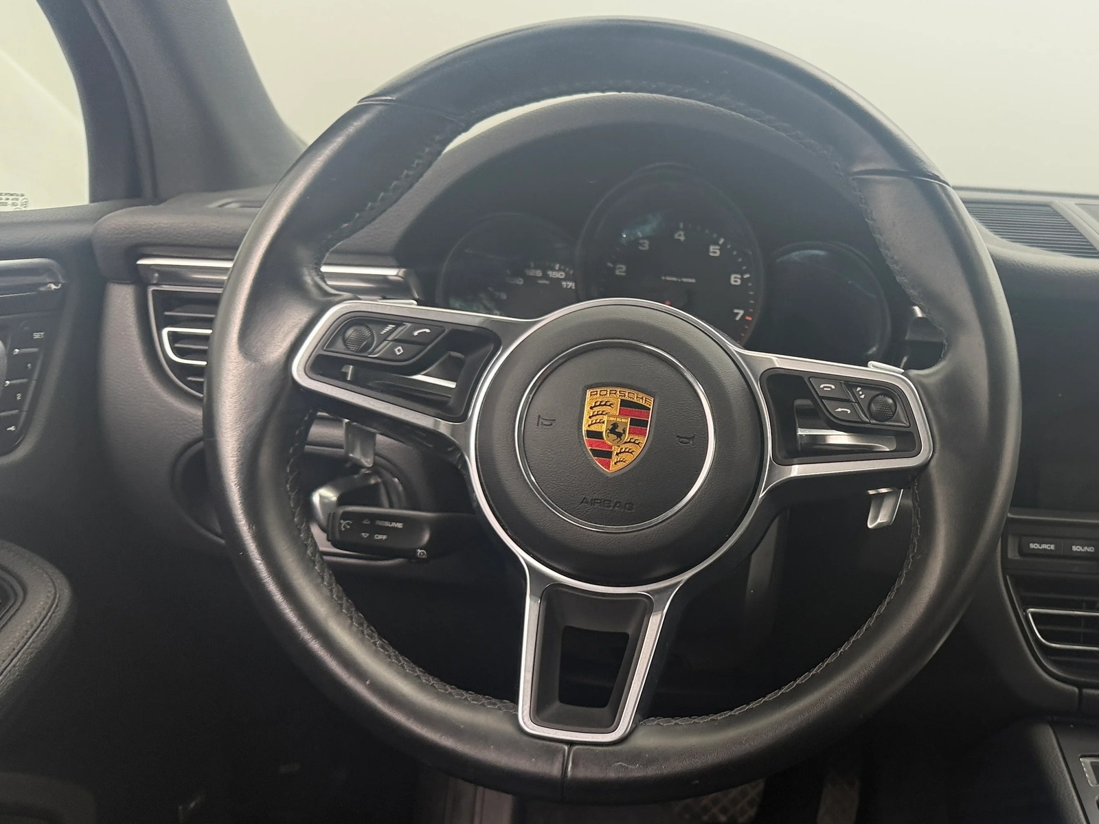 Thumbnail: 2020 Porsche Macan - 4