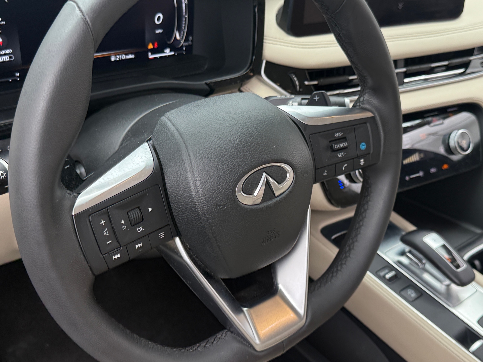 Thumbnail: 2023 INFINITI QX60 - 4