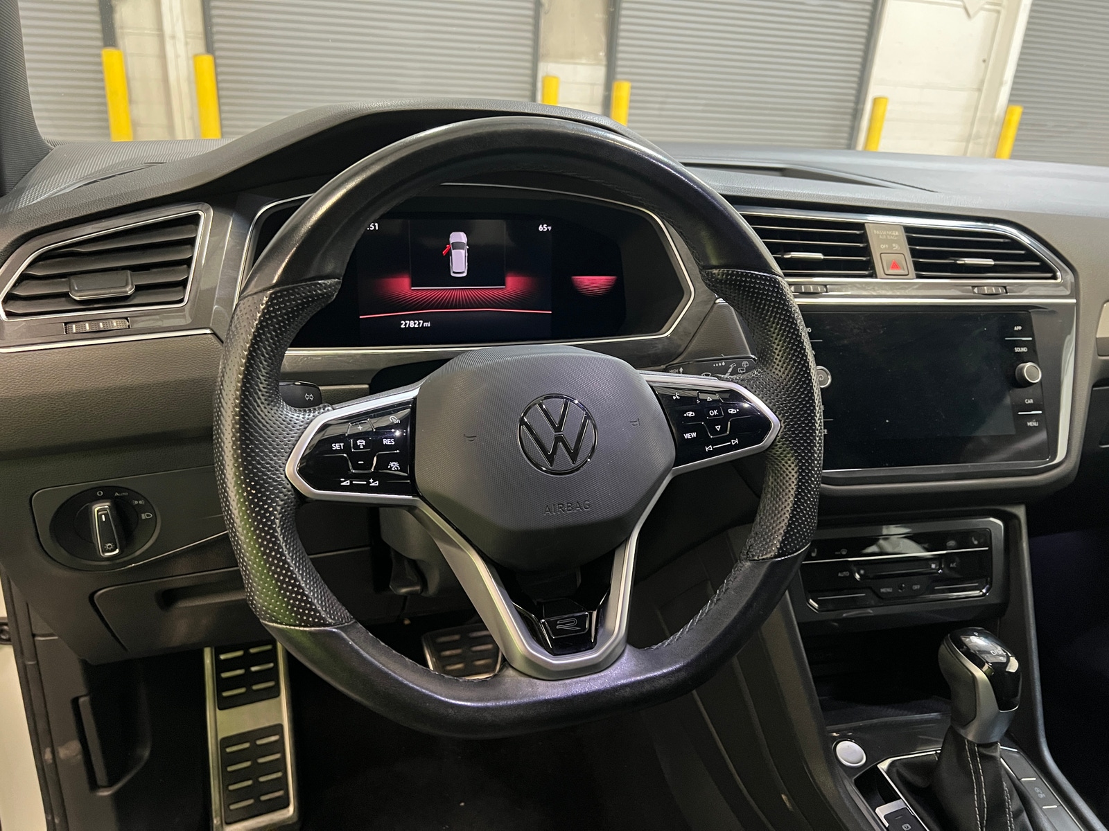 Thumbnail: 2023 Volkswagen Tiguan - 4