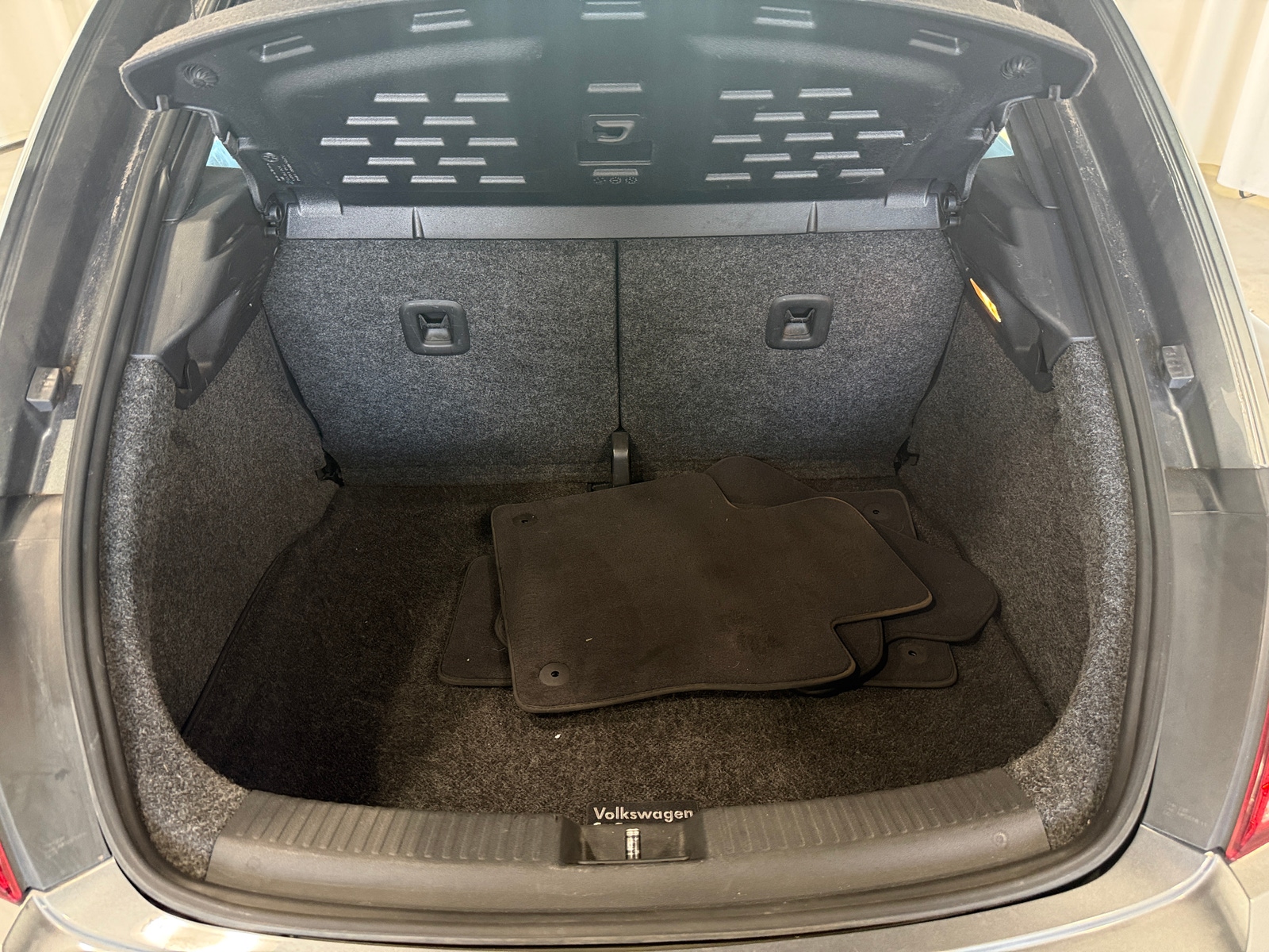 Thumbnail: 2012 Volkswagen Beetle - 6