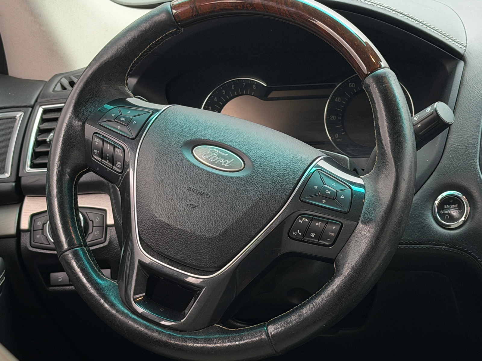 Thumbnail: 2017 Ford Explorer - 4
