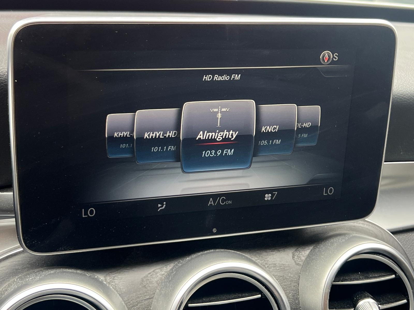 Thumbnail: 2016 Mercedes-Benz C-Class - 3