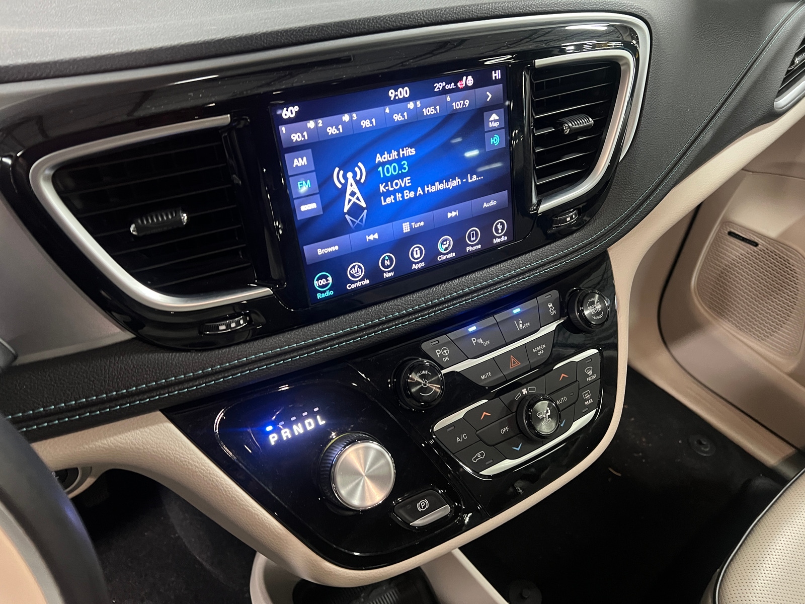 Thumbnail: 2018 Chrysler Pacifica - 4