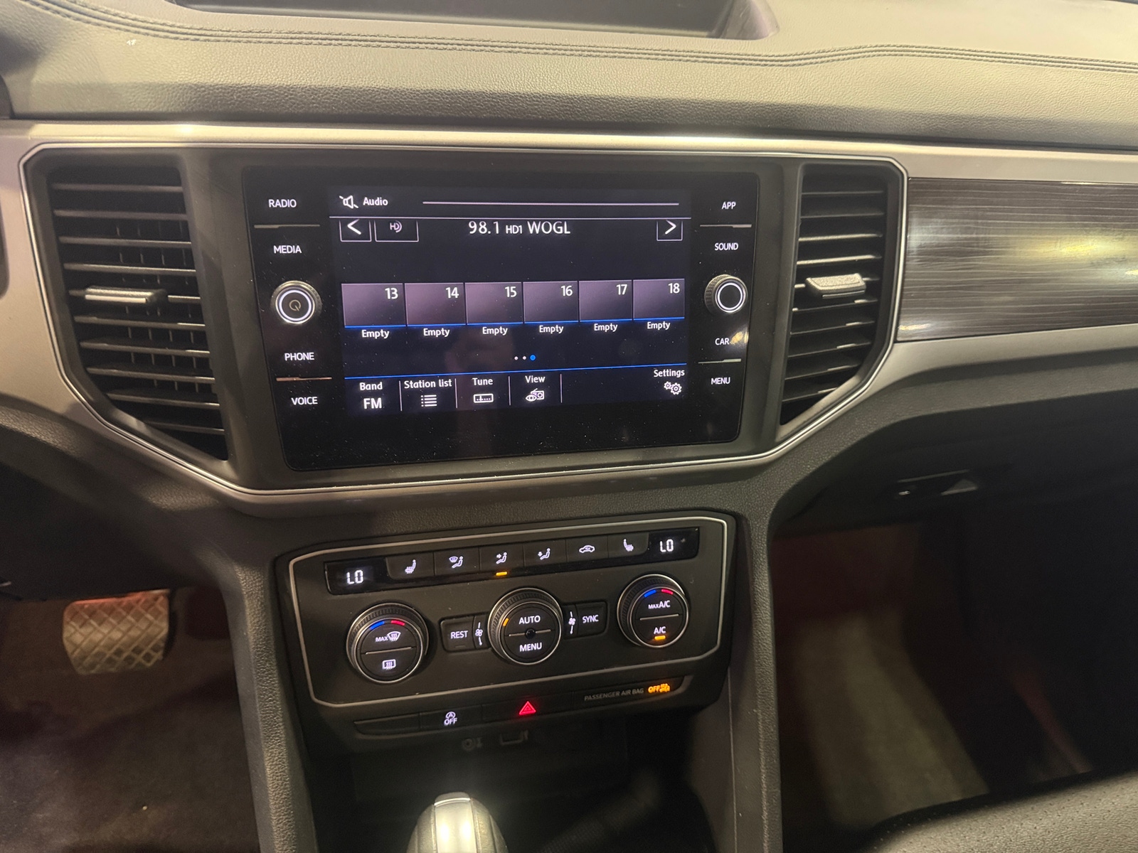 Thumbnail: 2019 Volkswagen Atlas - 3