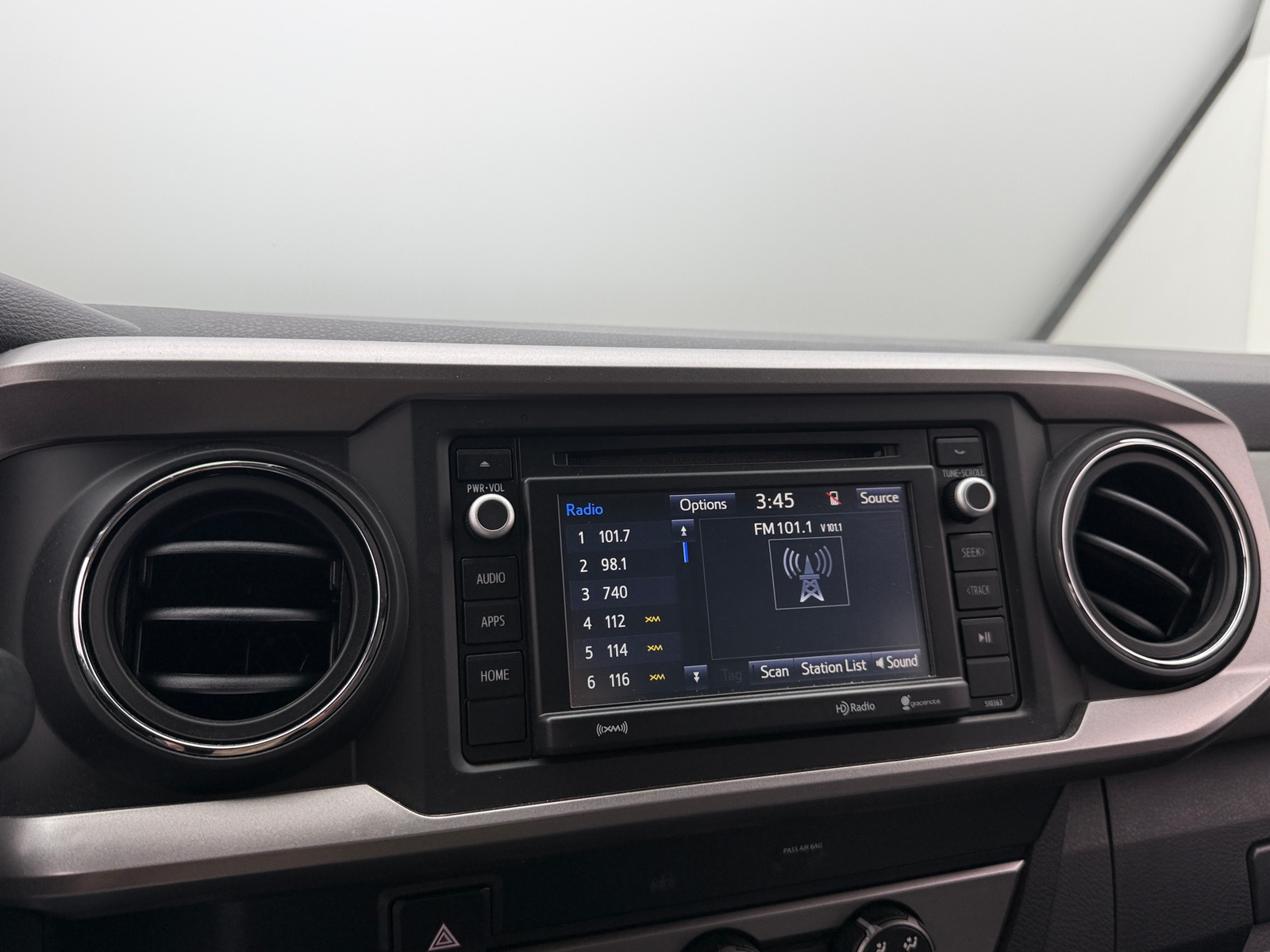 Thumbnail: 2019 Toyota Tacoma - 4