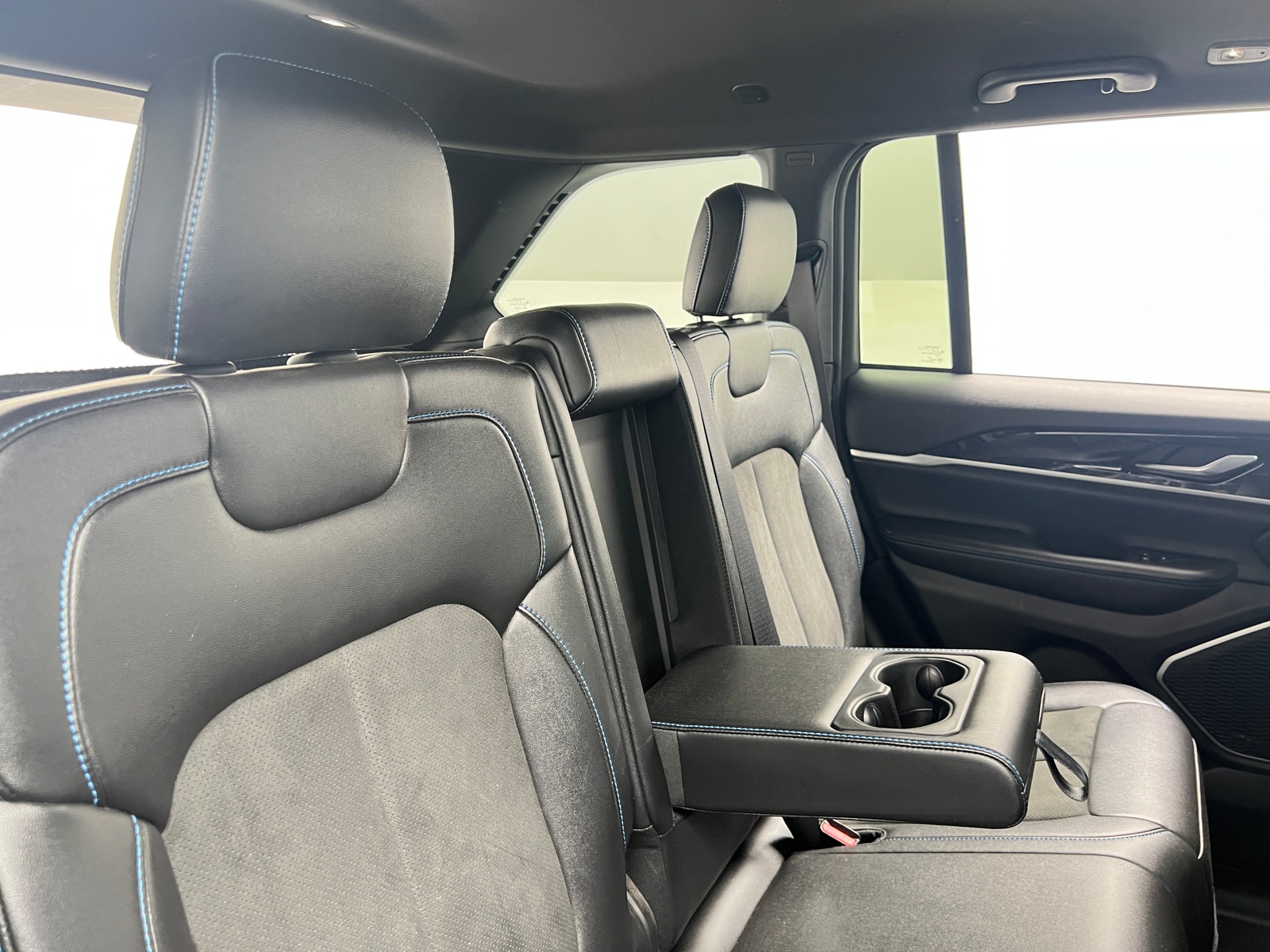 Thumbnail: 2022 Jeep Grand Cherokee - 5