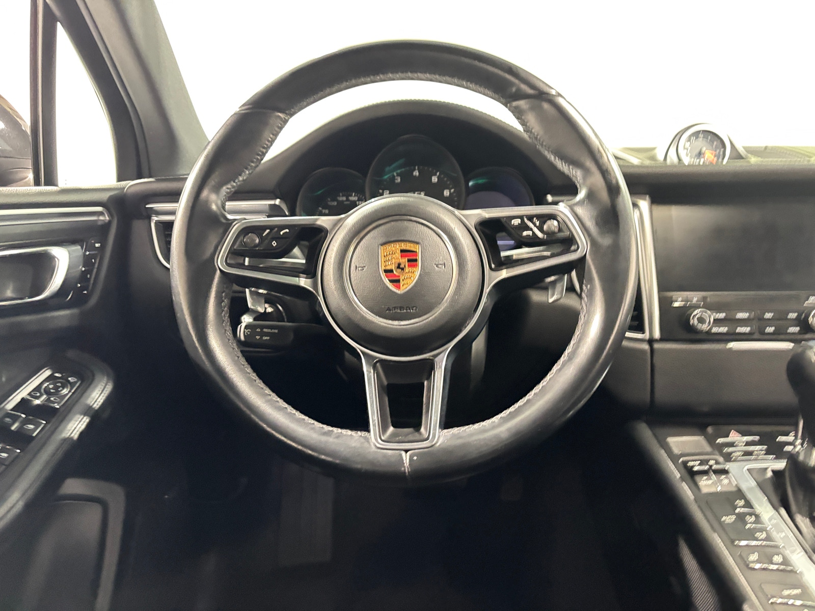 Thumbnail: 2017 Porsche Macan - 4