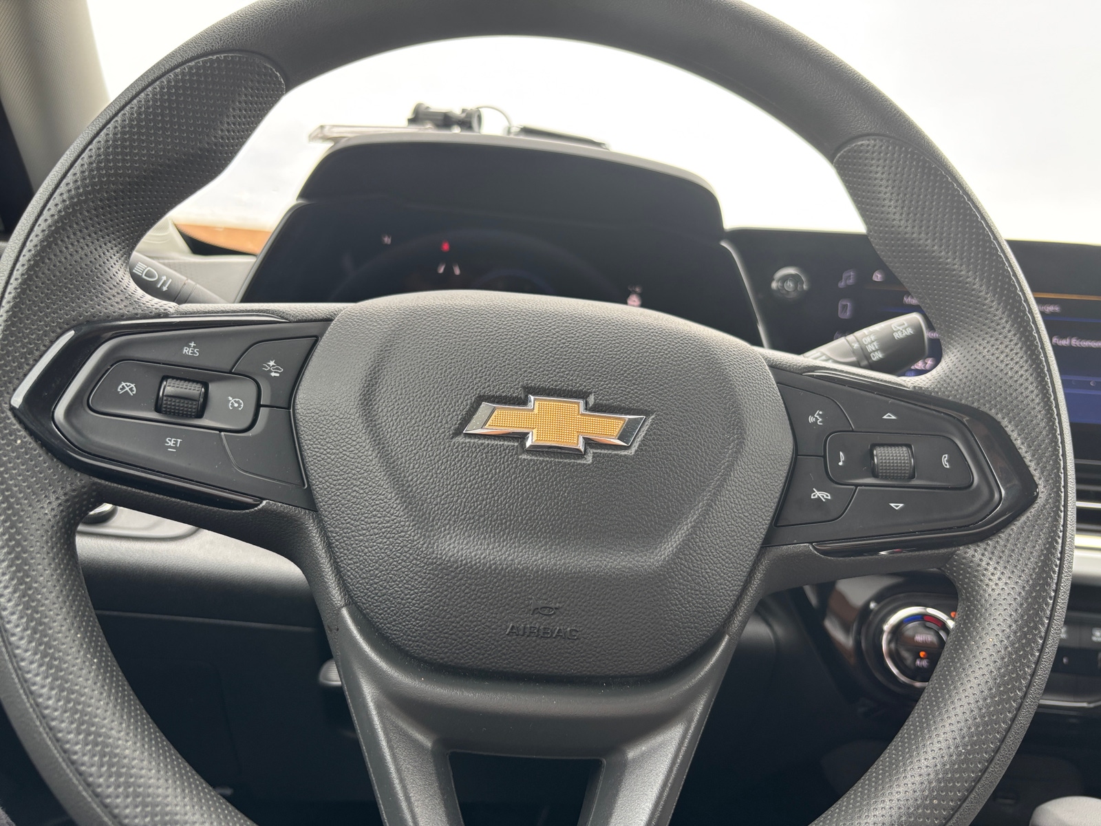 Thumbnail: 2025 Chevrolet Trax - 5