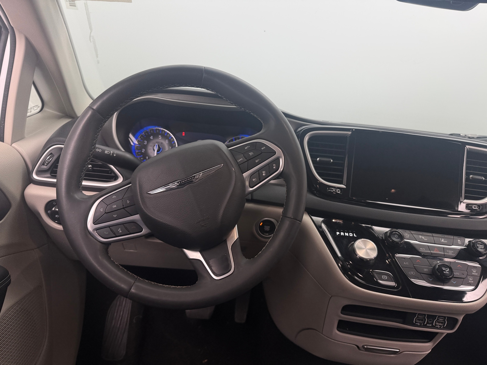 Thumbnail: 2023 Chrysler Pacifica - 4