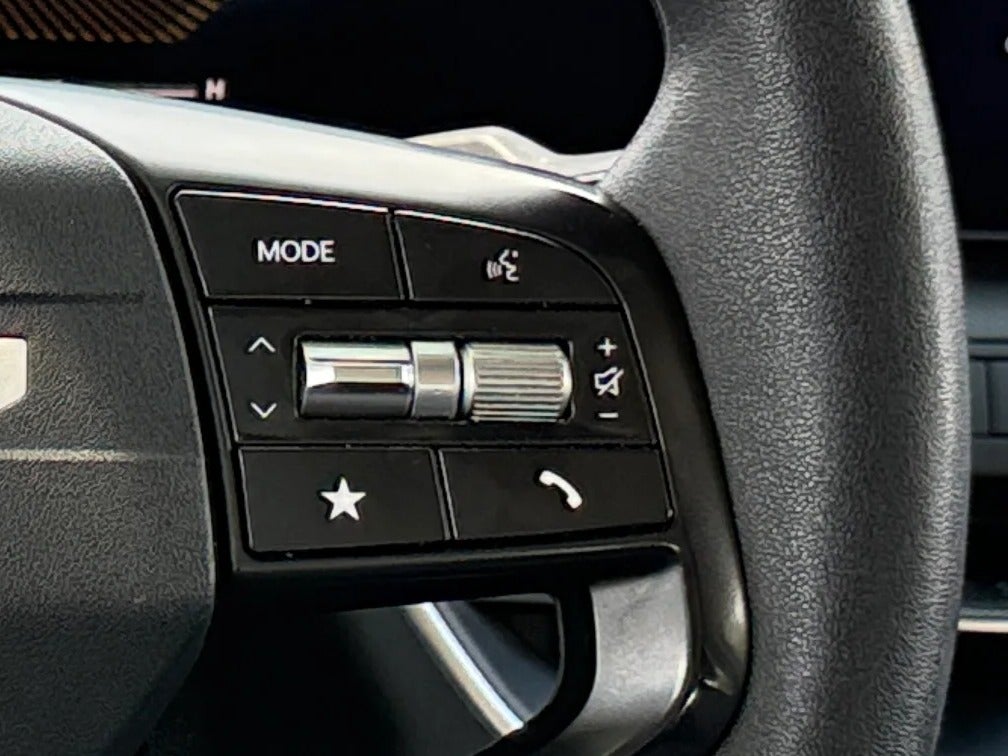 2025 Kia K4 LXS - Photo 10