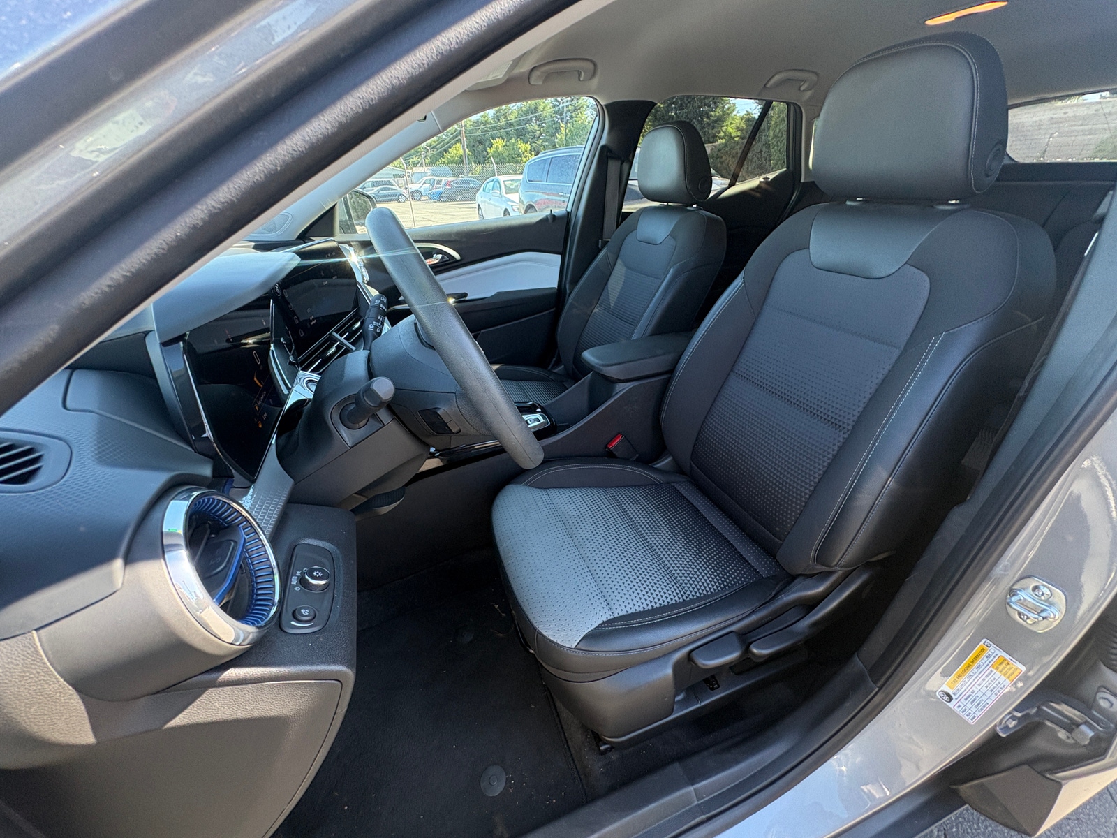 Thumbnail: 2025 Chevrolet Trax - 2