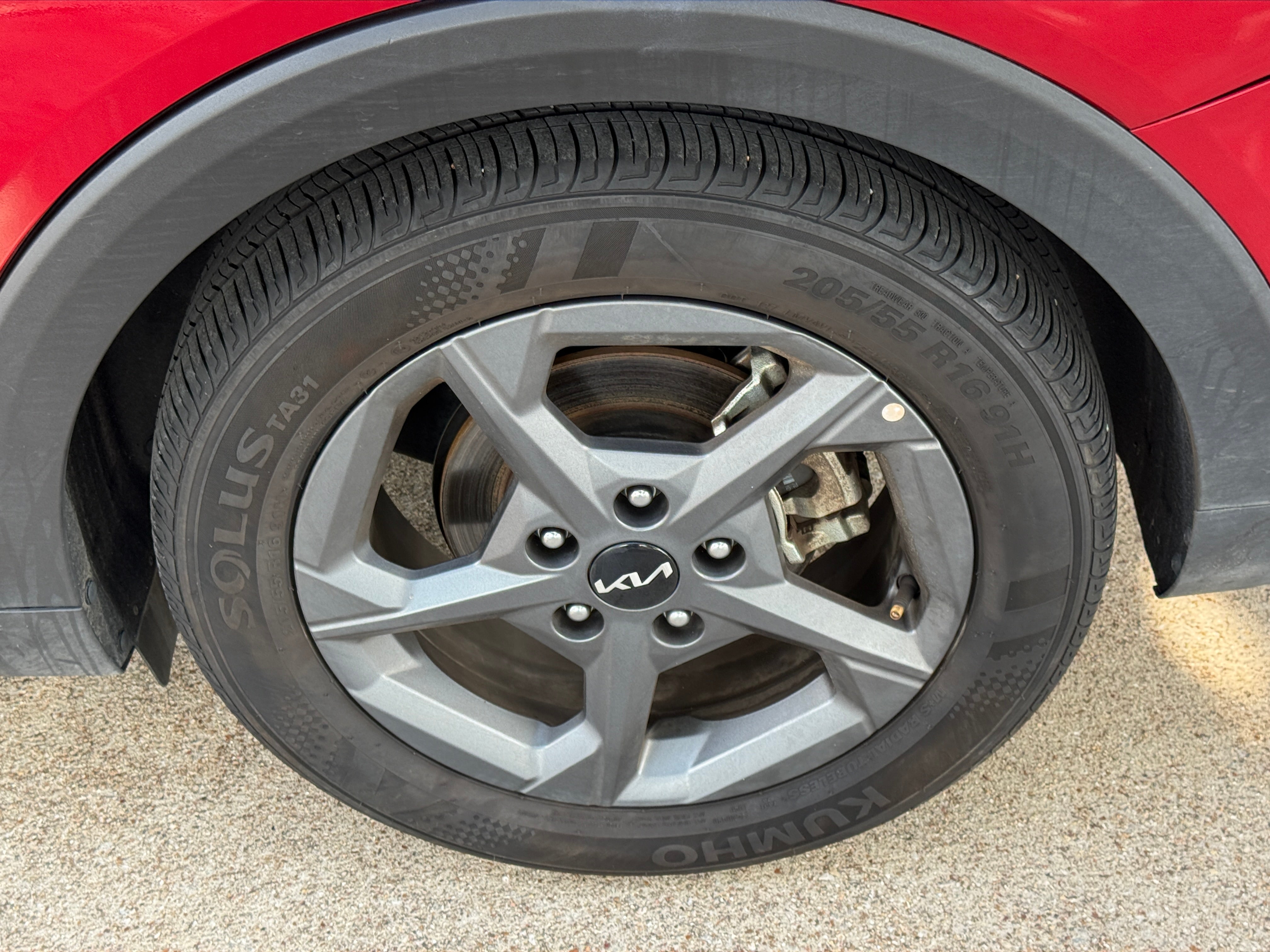 2025 Kia K4 LXS - Photo 17