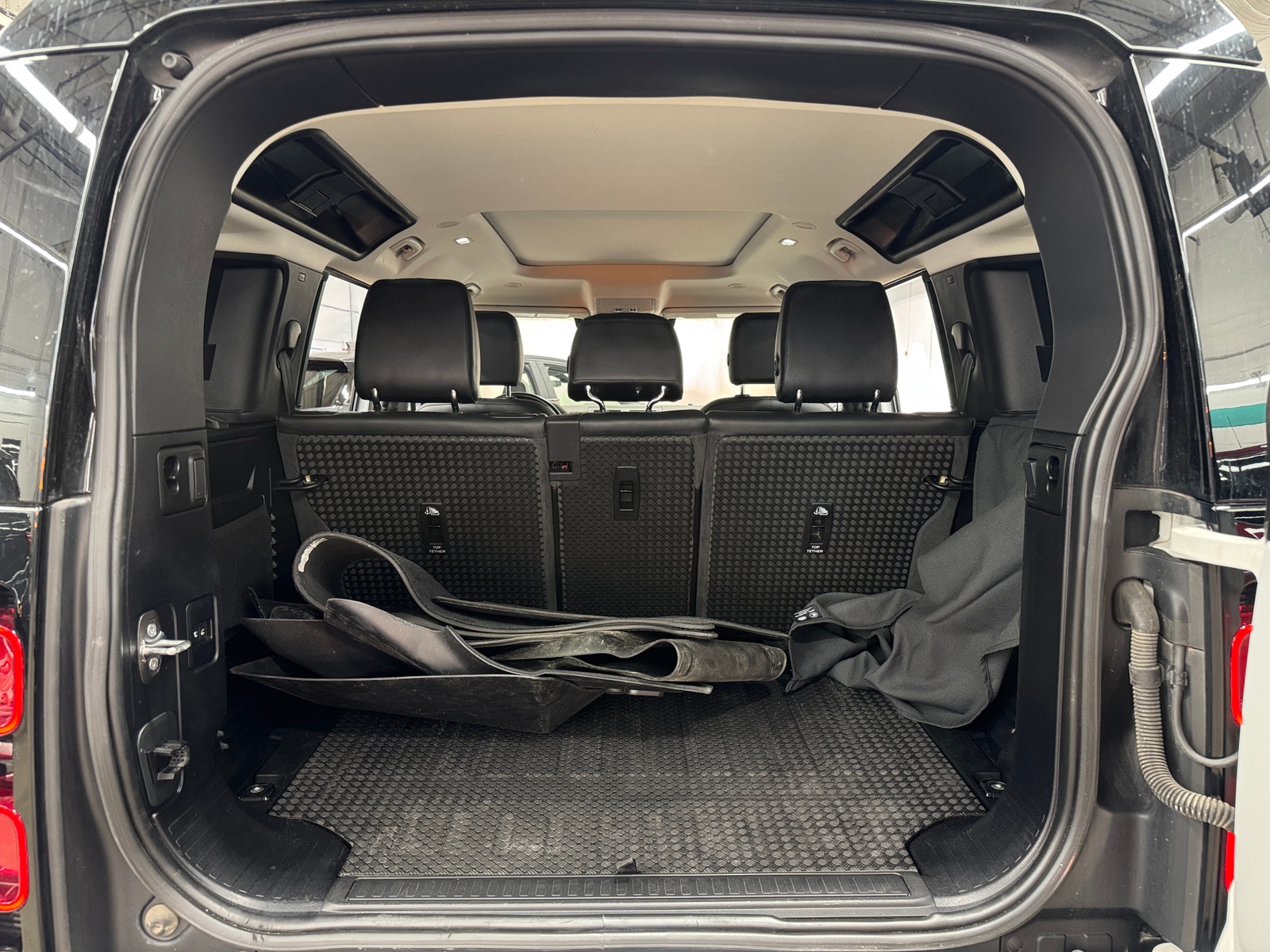 Thumbnail: 2021 Land Rover Defender - 6
