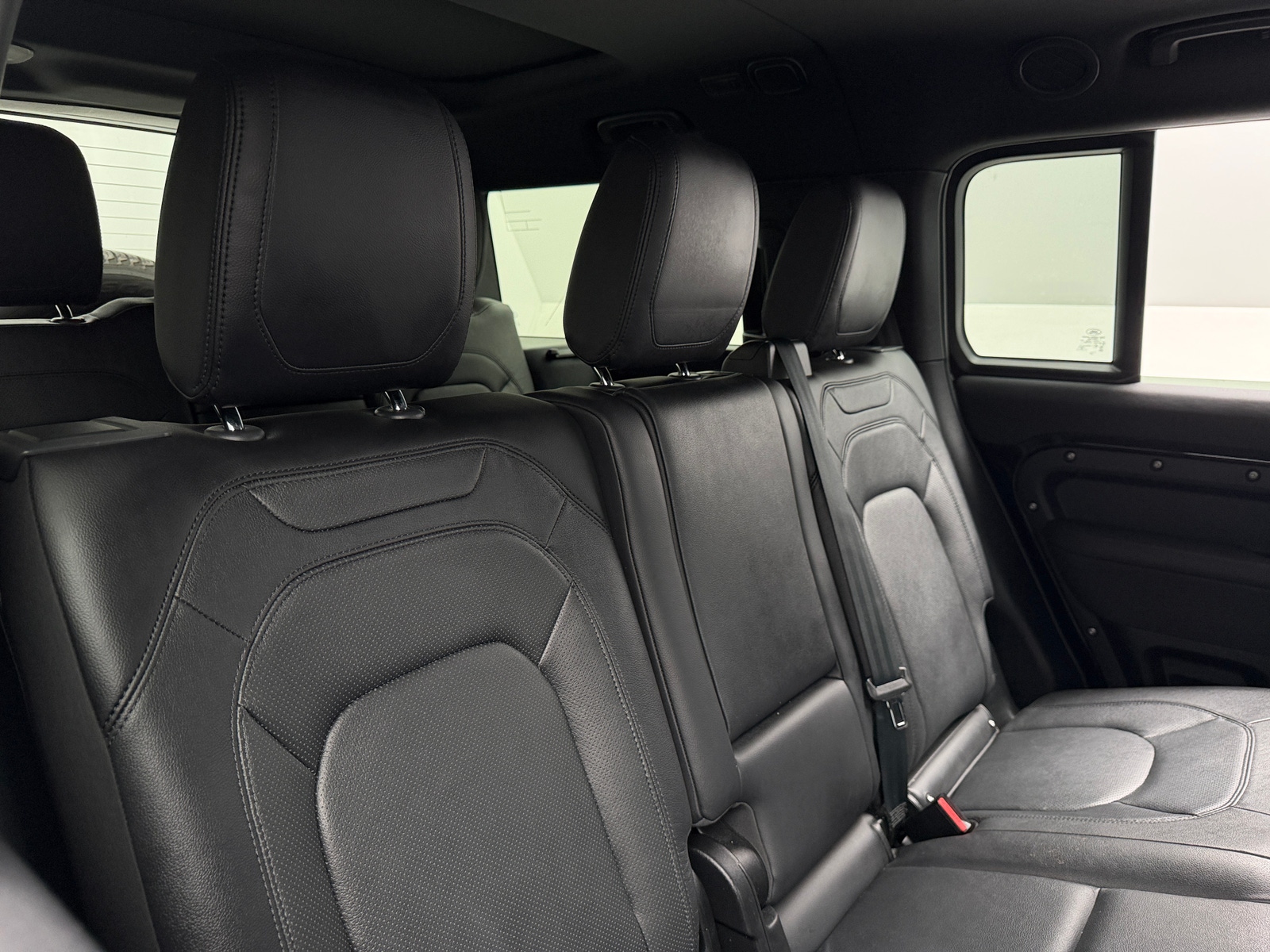 Thumbnail: 2023 Land Rover Defender - 5