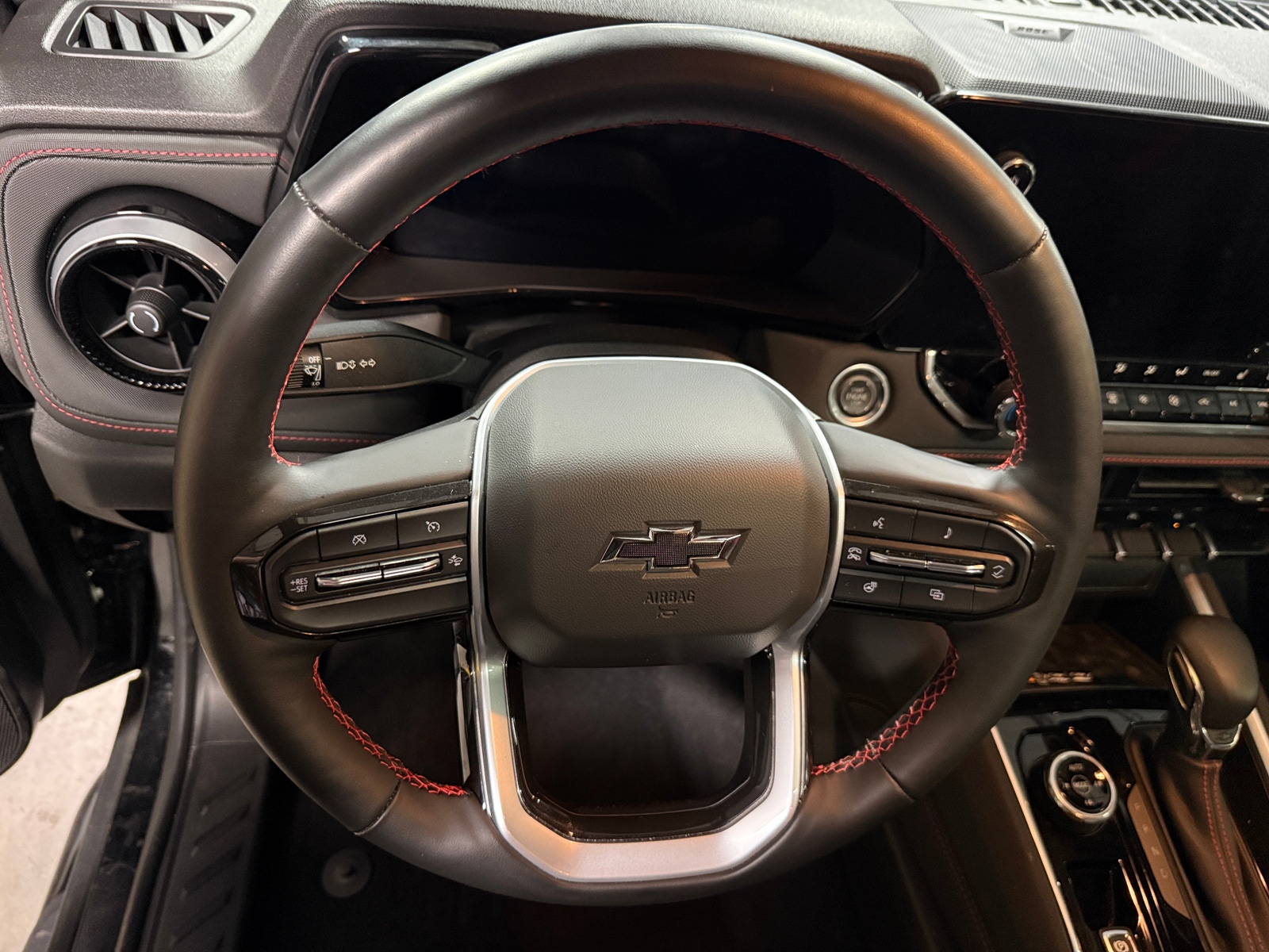 Thumbnail: 2024 Chevrolet Colorado - 4