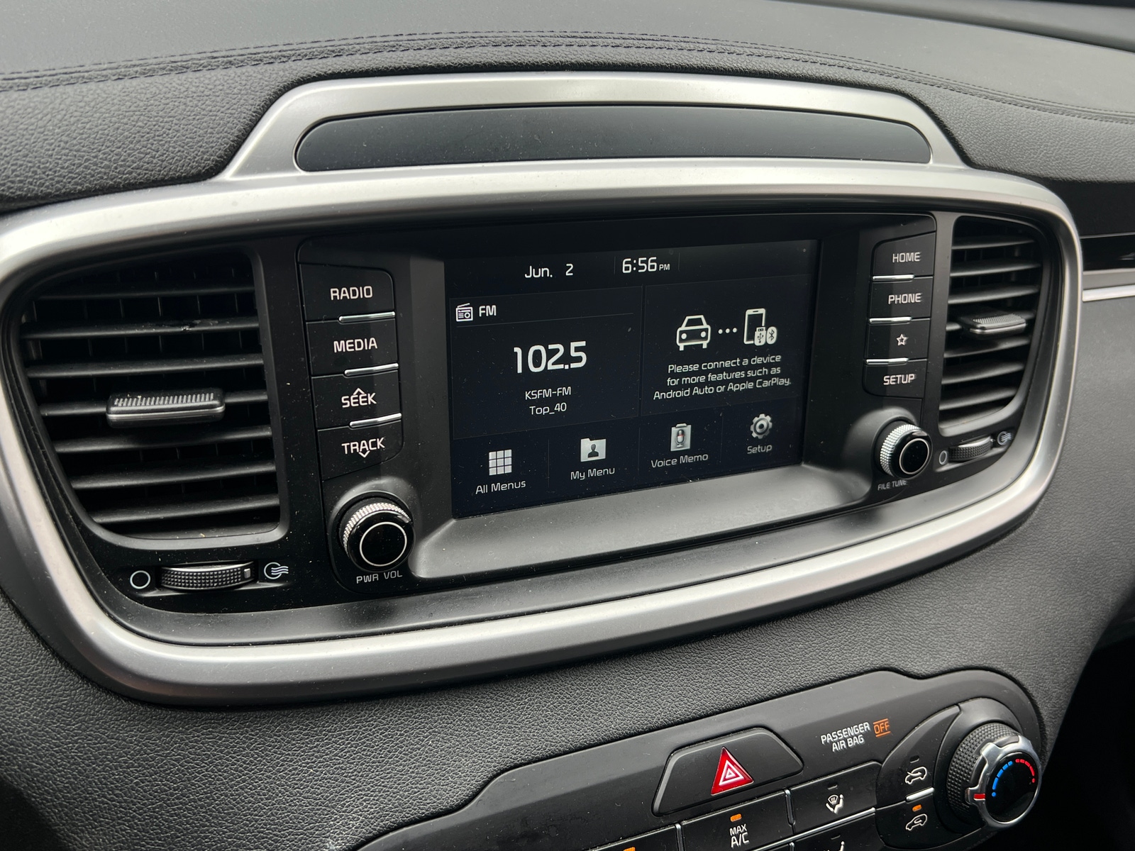 Thumbnail: 2019 Kia Sorento - 4