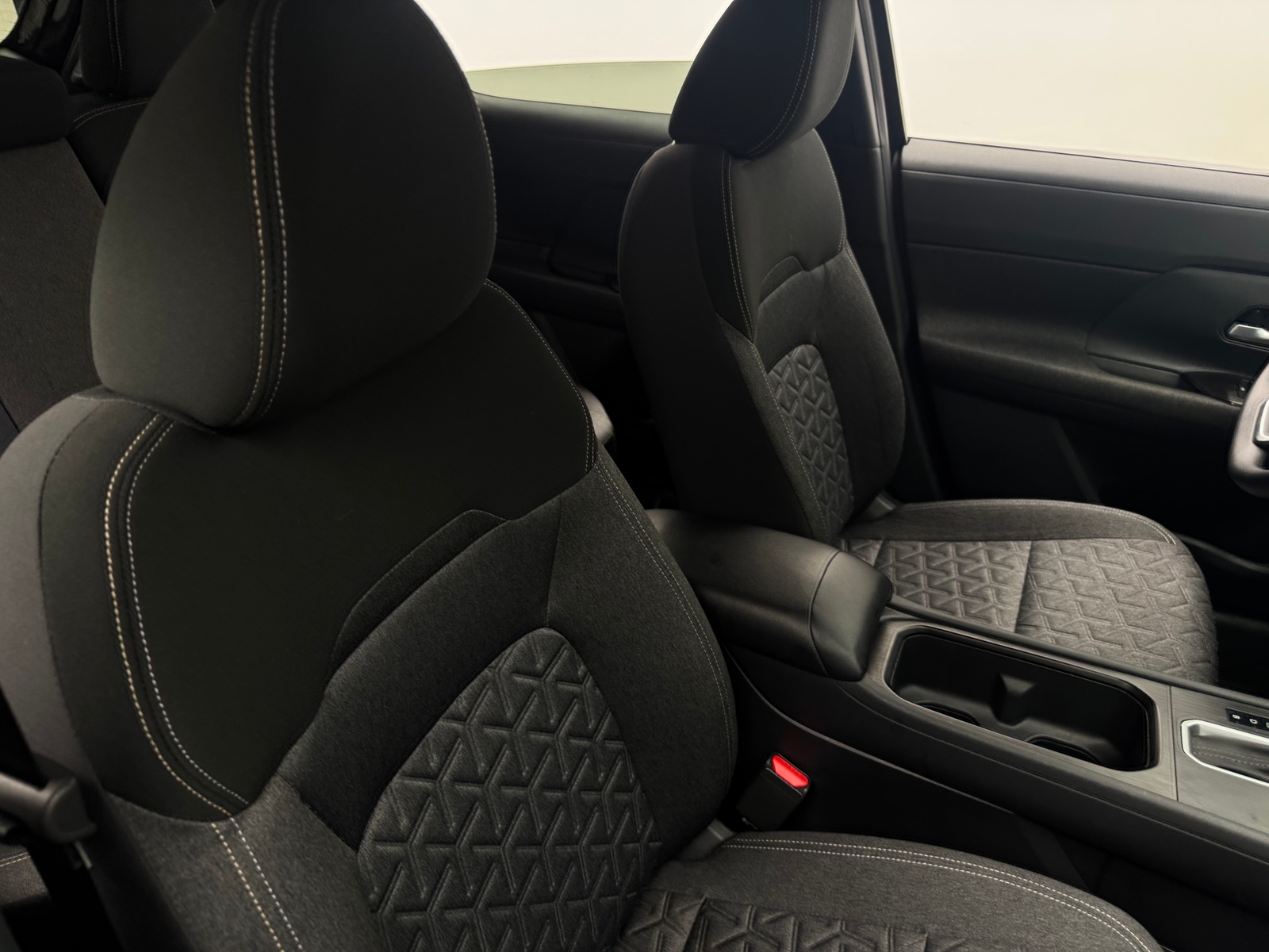Thumbnail: 2025 Nissan Kicks - 2