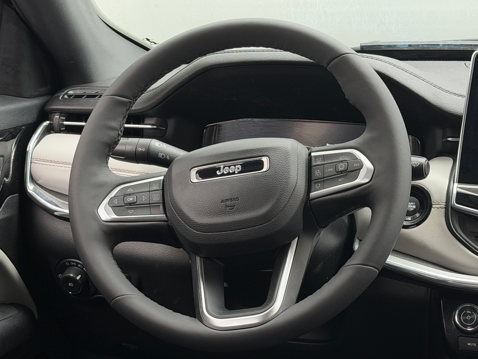 Thumbnail: 2023 Jeep Compass - 4