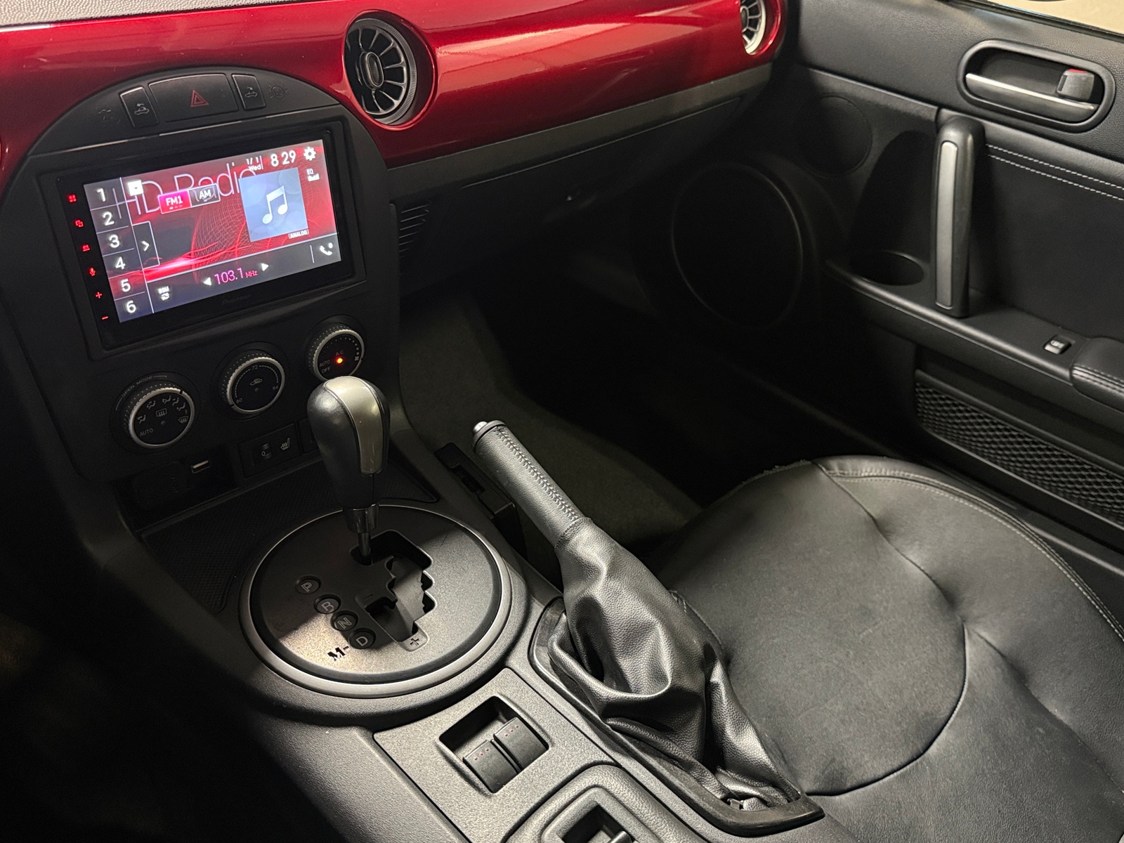 Thumbnail: 2014 Mazda MX-5 Miata - 3