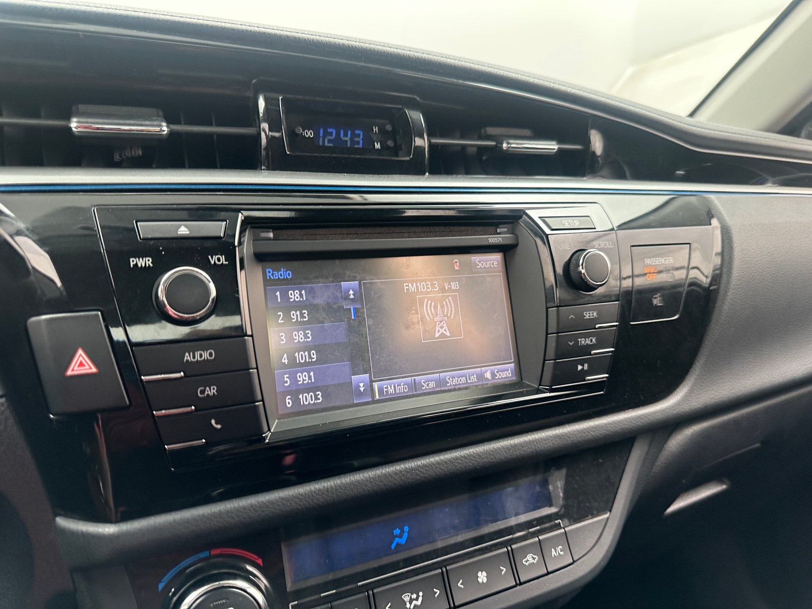 Thumbnail: 2016 Toyota Corolla - 4