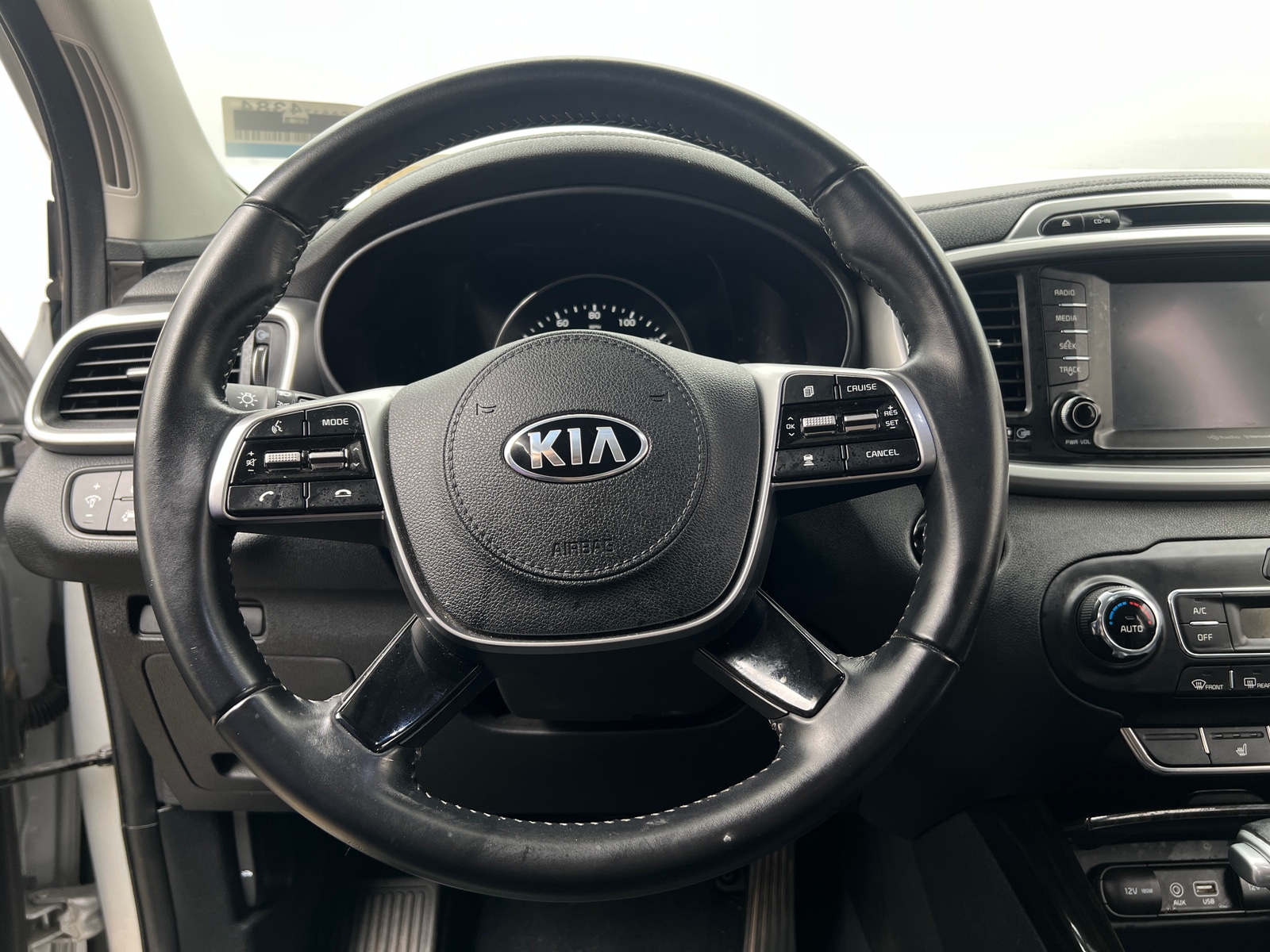 Thumbnail: 2019 Kia Sorento - 4