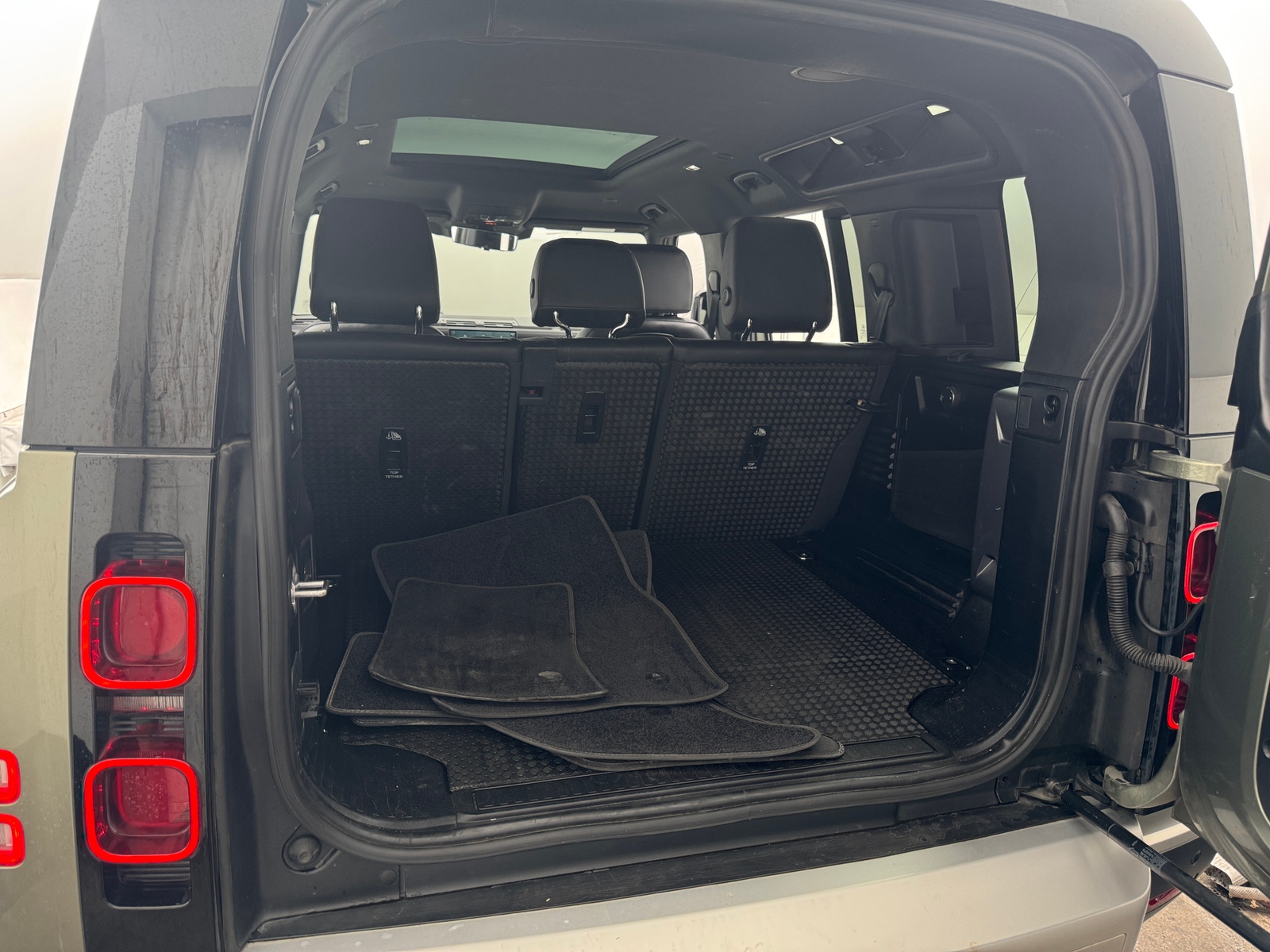 Thumbnail: 2022 Land Rover Defender - 6