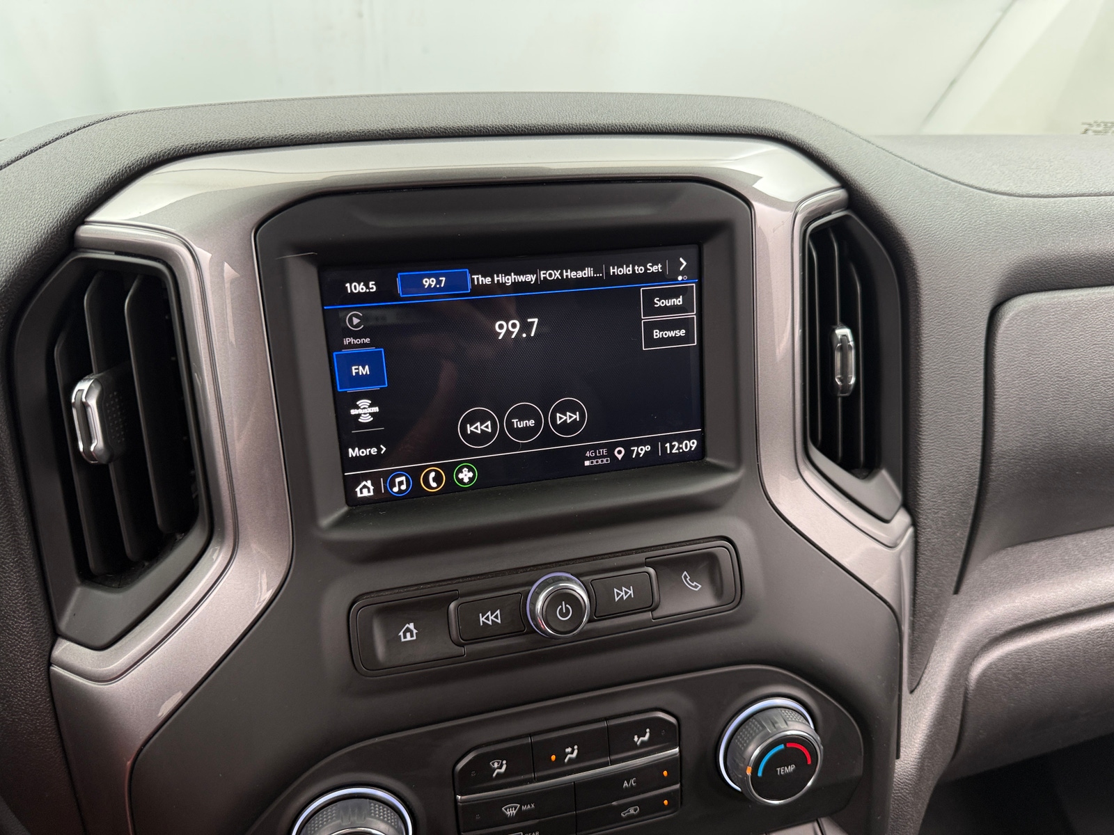Thumbnail: 2024 Chevrolet Silverado 1500 - 4