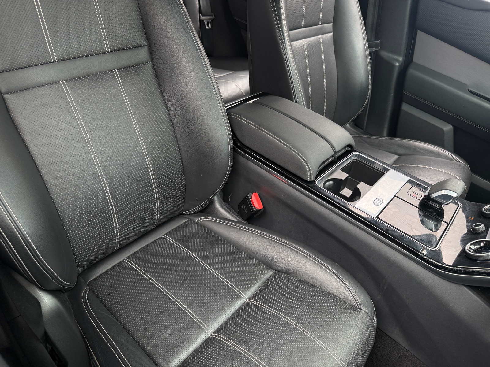 Thumbnail: 2022 Land Rover Range Rover Velar - 2